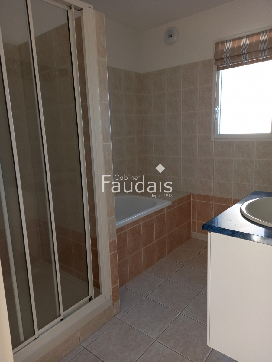 
                                                Location
                                                 PAVILLON A LOUER 170 M2 A 5 MIN DE SAINT-LO