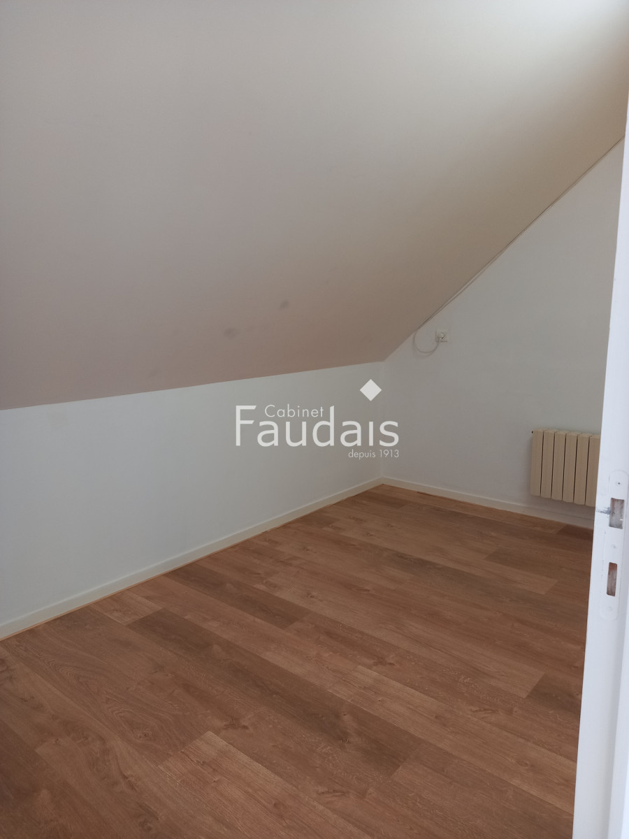 
                                                Location
                                                 PAVILLON A LOUER 170 M2 A 5 MIN DE SAINT-LO