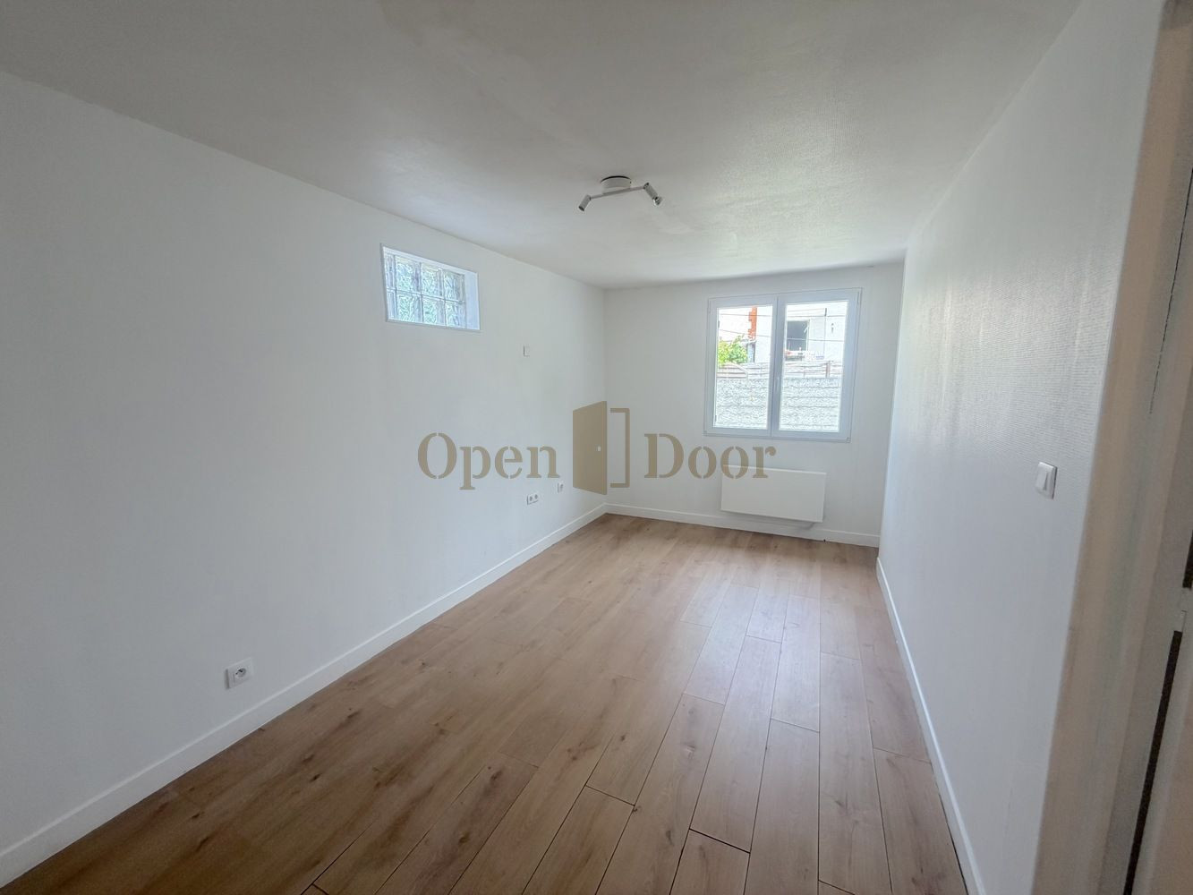 
                                                Location
                                                 Pavillon avec jardin privatif - Livry-Gargan