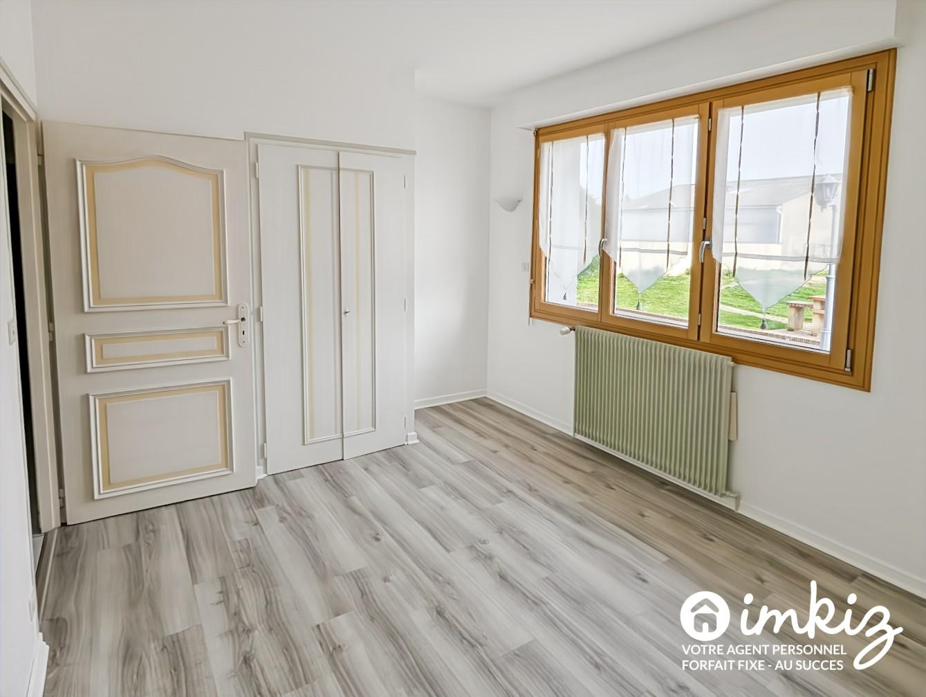 
                                                Vente
                                                 Pavillon Plain Pieds 7 pièces - Terrain 957 m²
