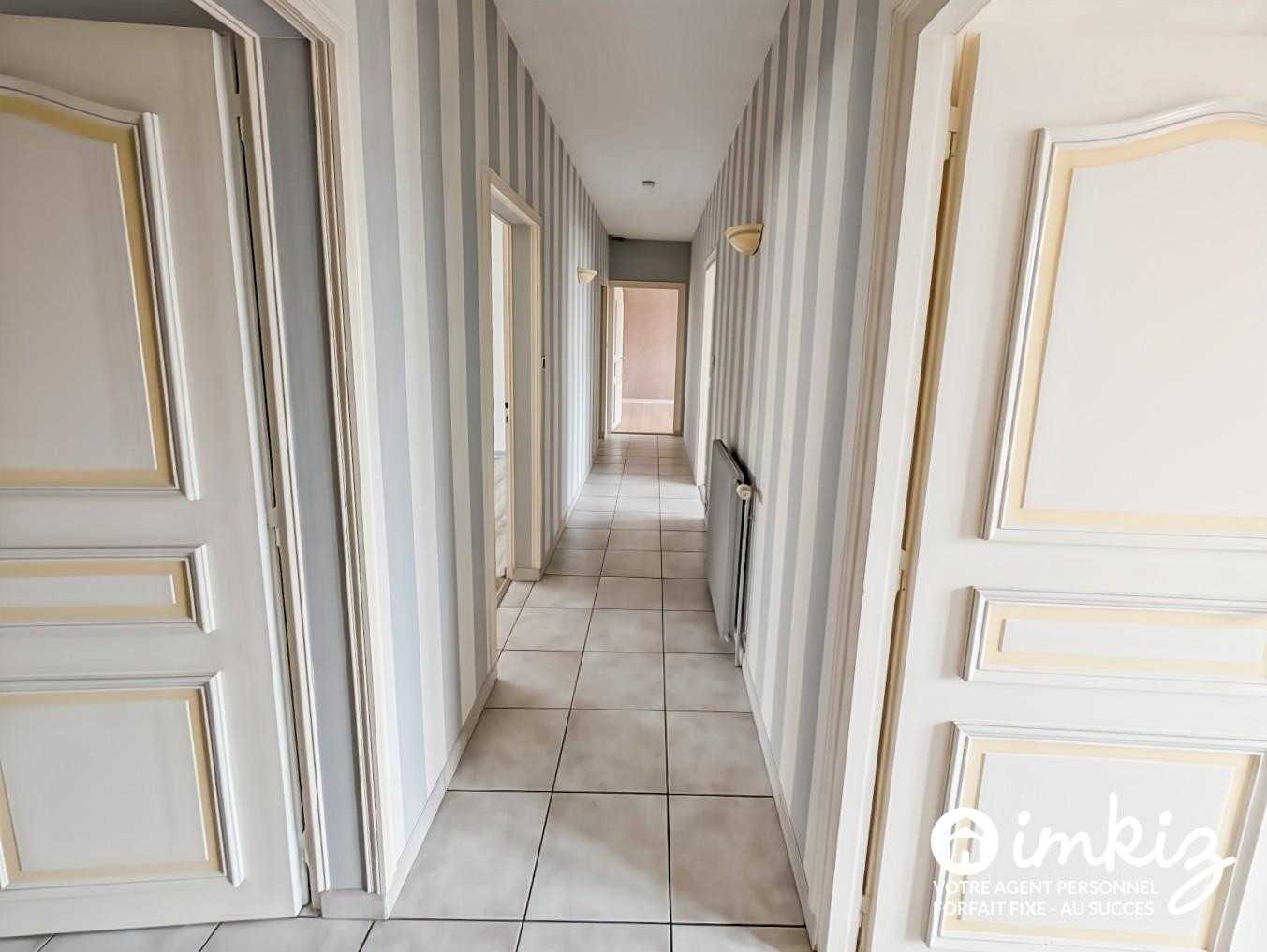 
                                                Vente
                                                 Pavillon Plain Pieds 7 pièces - Terrain 957 m²