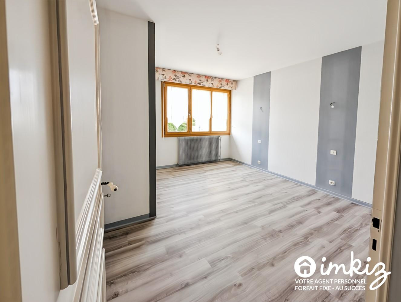 
                                                Vente
                                                 Pavillon Plain Pieds 7 pièces - Terrain 957 m²