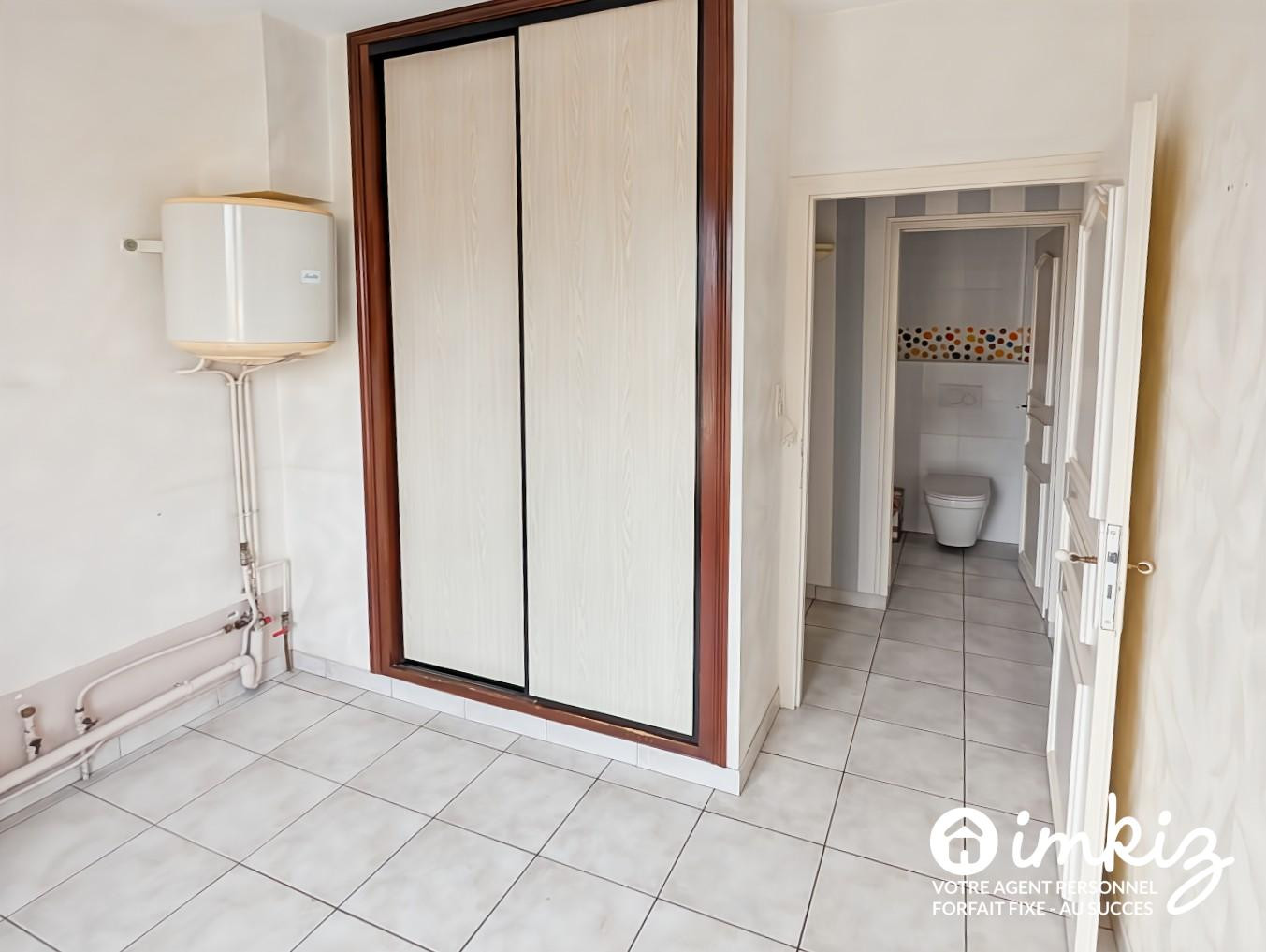 
                                                Vente
                                                 Pavillon Plain Pieds 7 pièces - Terrain 957 m²