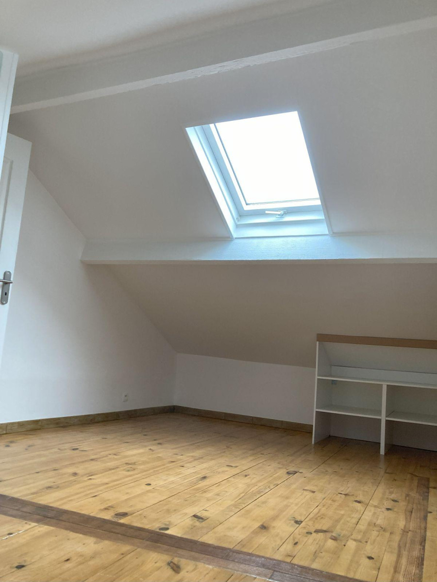 
                                                Location
                                                 Pavillon quartier calme, proche toutes commodités