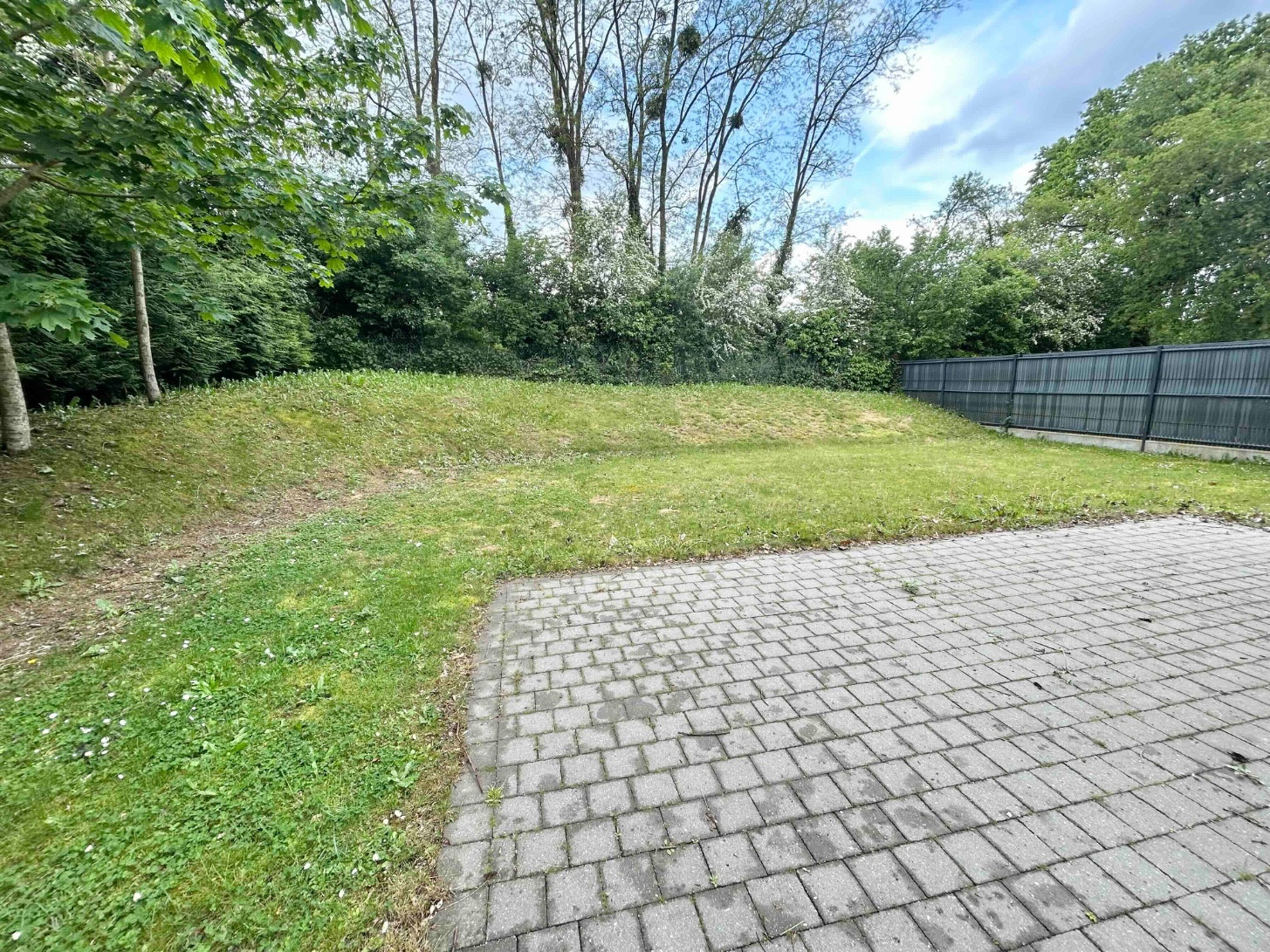 
                                                Location
                                                 Pavillon récent 3 chambres garage jardin - Prouzel