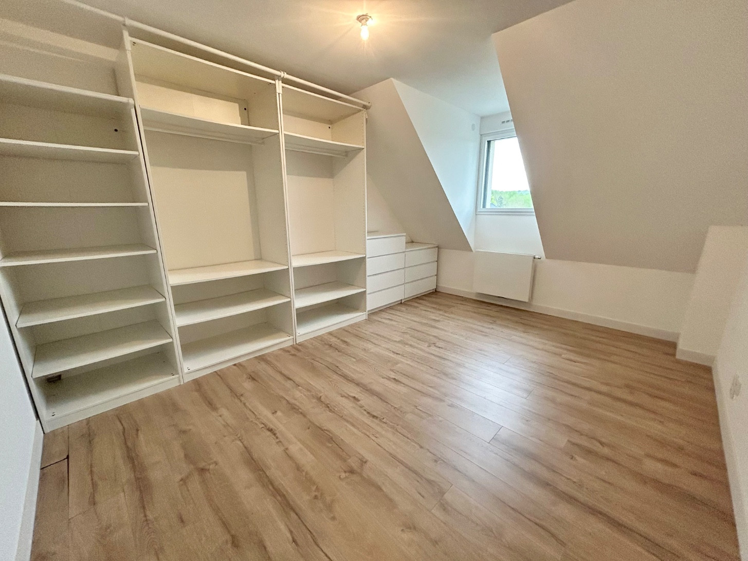 
                                                Location
                                                 Pavillon récent 3 chambres garage jardin - Prouzel