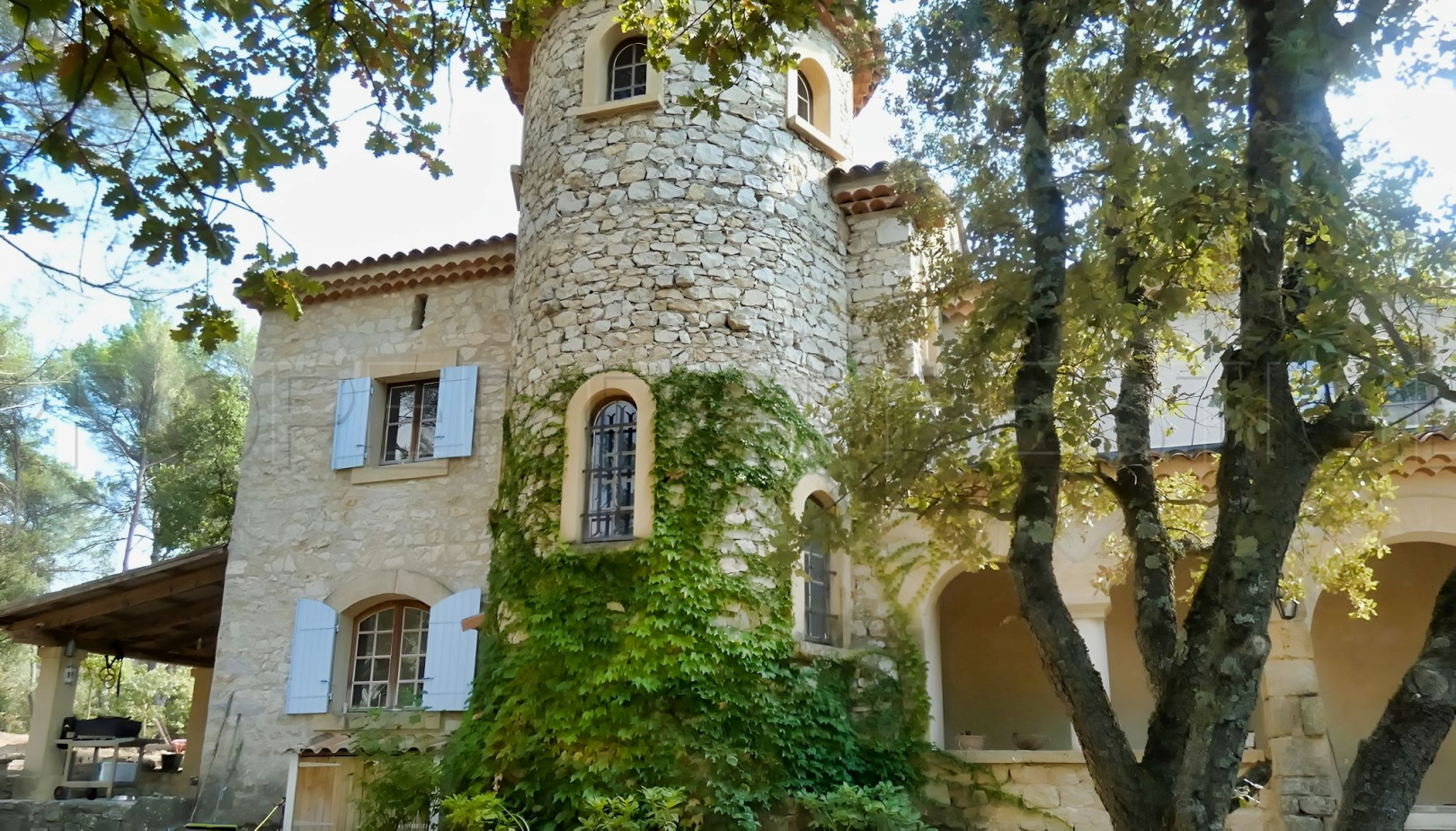 
                                                Vente
                                                 PAYS D’AIX MAS DE CARACTERE 5,5 HA HAVRE DE PAIX