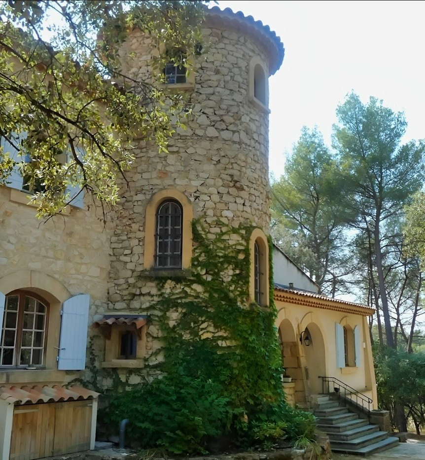 
                                                Vente
                                                 PAYS D’AIX MAS DE CARACTERE 5,5 HA HAVRE DE PAIX