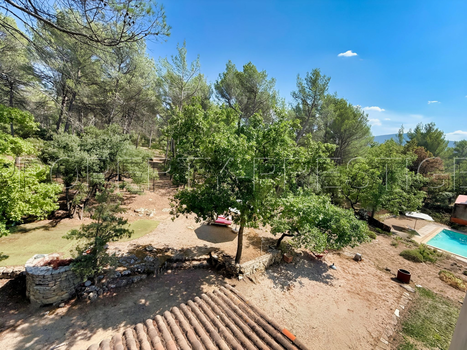 
                                                Vente
                                                 PAYS D’AIX MAS DE CARACTERE 5,5 HA HAVRE DE PAIX