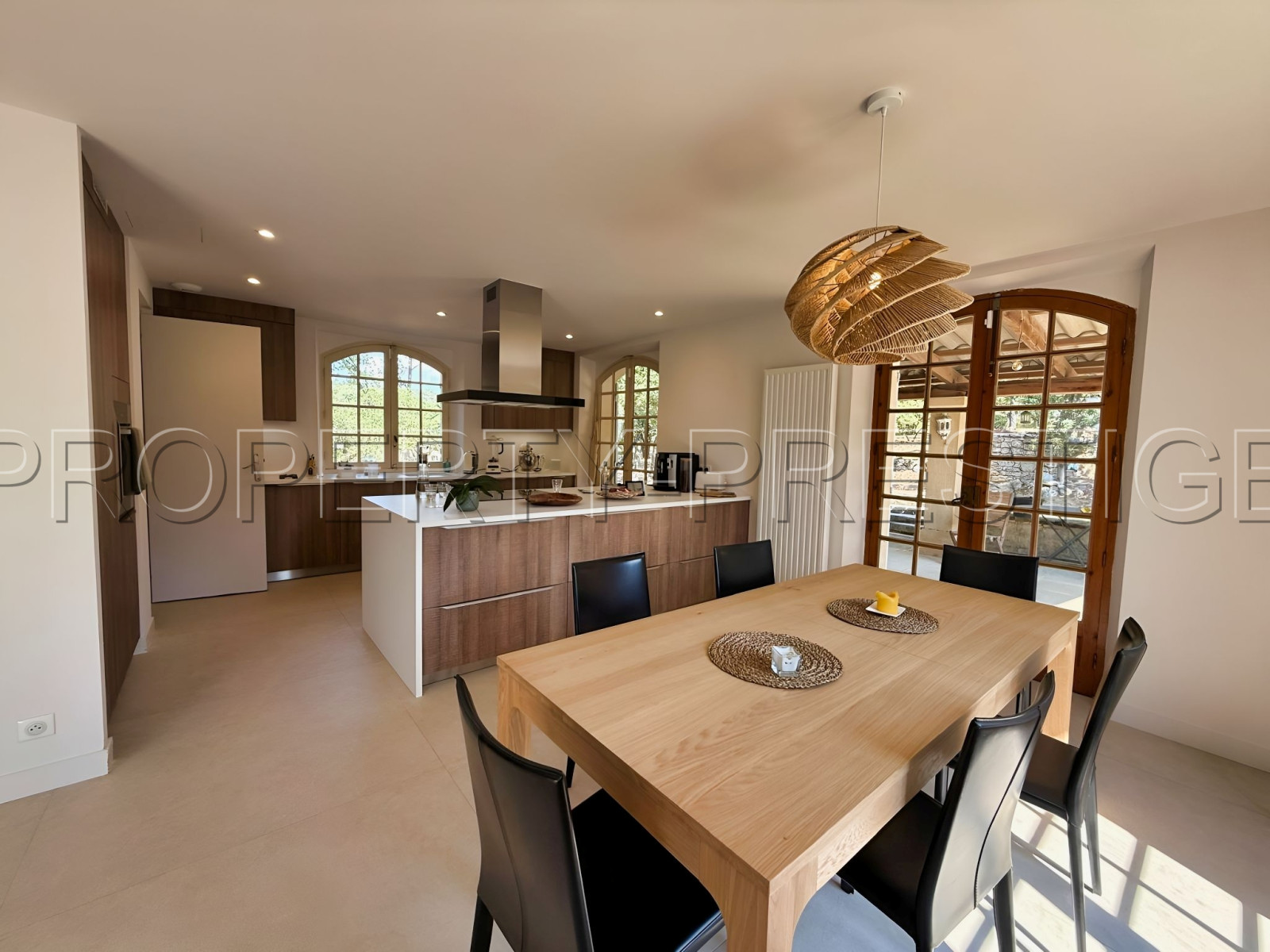 
                                                Vente
                                                 PAYS D’AIX MAS DE CARACTERE 5,5 HA HAVRE DE PAIX