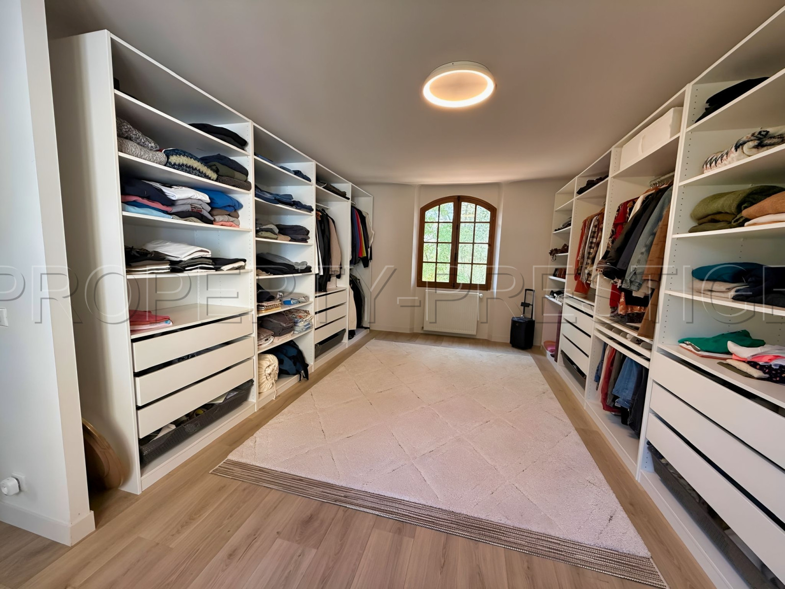 
                                                Vente
                                                 PAYS D’AIX MAS DE CARACTERE 5,5 HA HAVRE DE PAIX