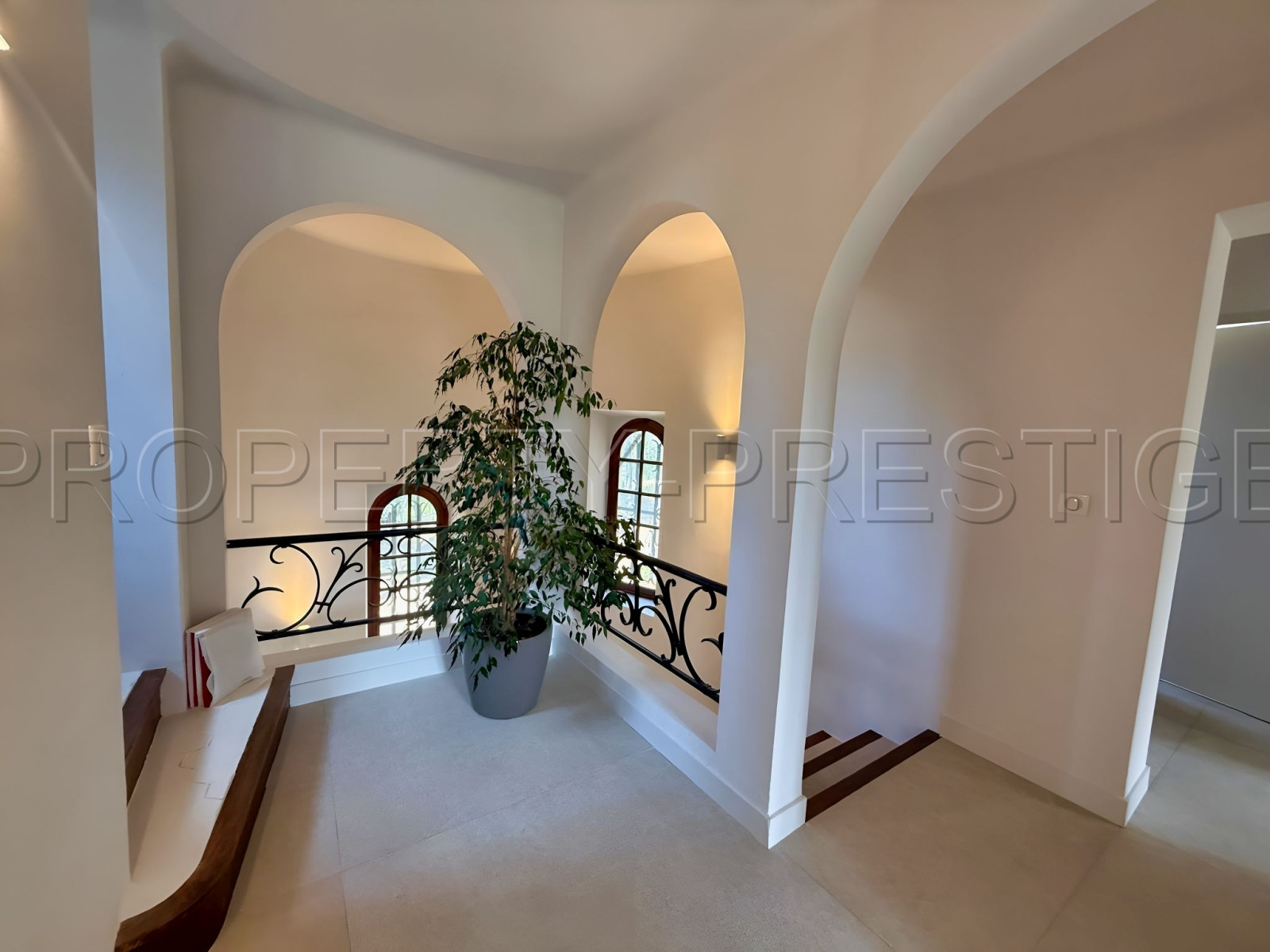 
                                                Vente
                                                 PAYS D’AIX MAS DE CARACTERE 5,5 HA HAVRE DE PAIX