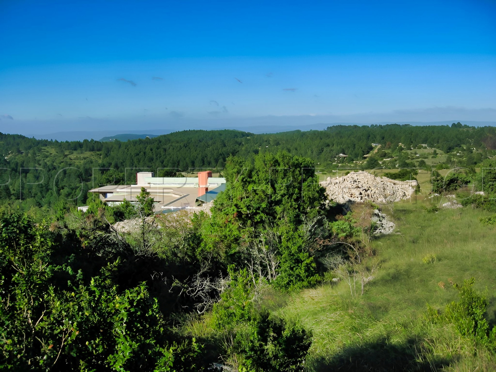 
                                                Vente
                                                 PAYS DE LODEVE DOMAINE D'EXCEPTION 30 HA