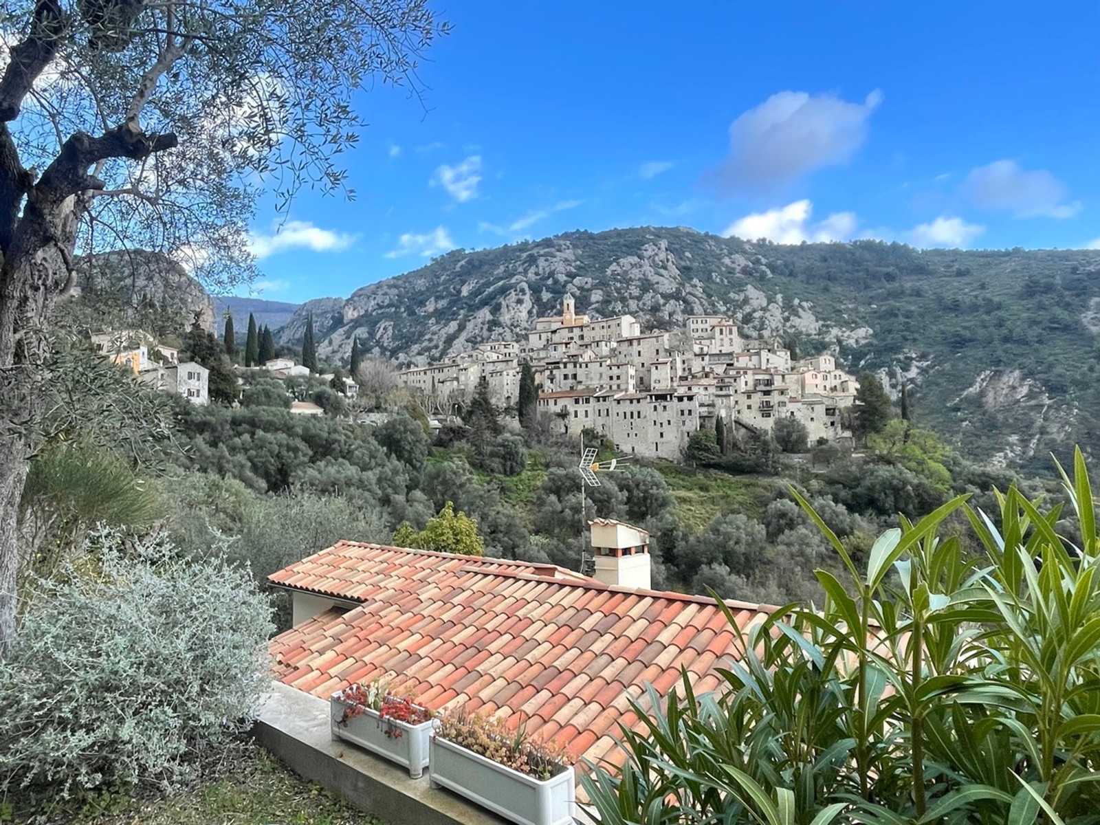 
                                                Vente
                                                 Peillon Village - 4 pièce(s) - 175m2- Vue exceptionnelle - Terrain 2075m2