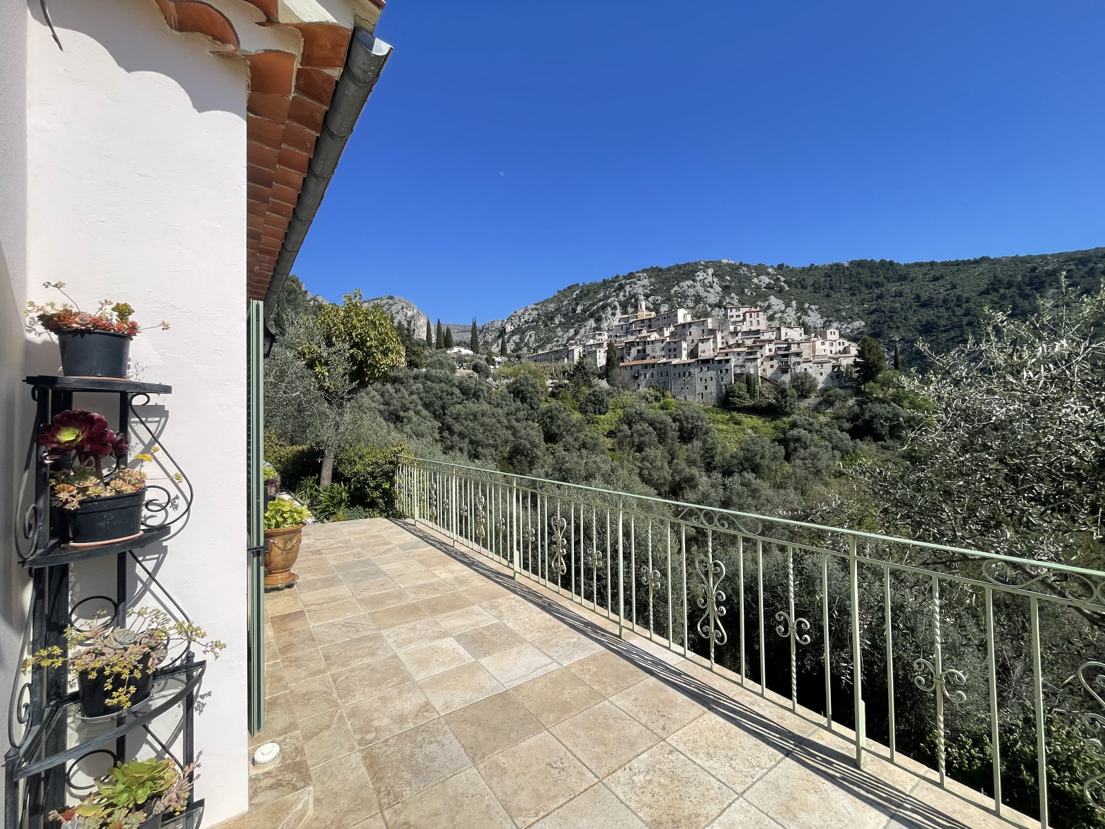 
                                                Vente
                                                 Peillon Village - 4 pièce(s) - 175m2- Vue exceptionnelle - Terrain 2075m2
