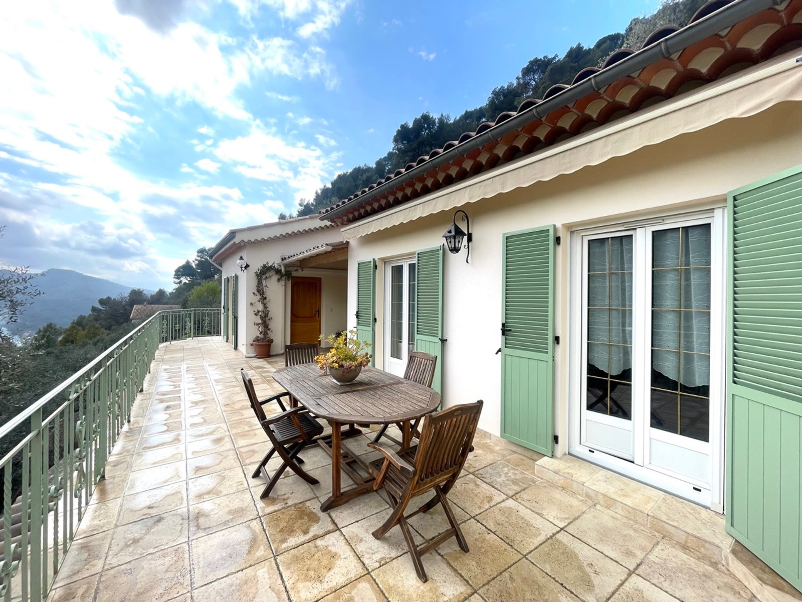 
                                                Vente
                                                 Peillon Village - 4 pièce(s) - 175m2- Vue exceptionnelle - Terrain 2075m2