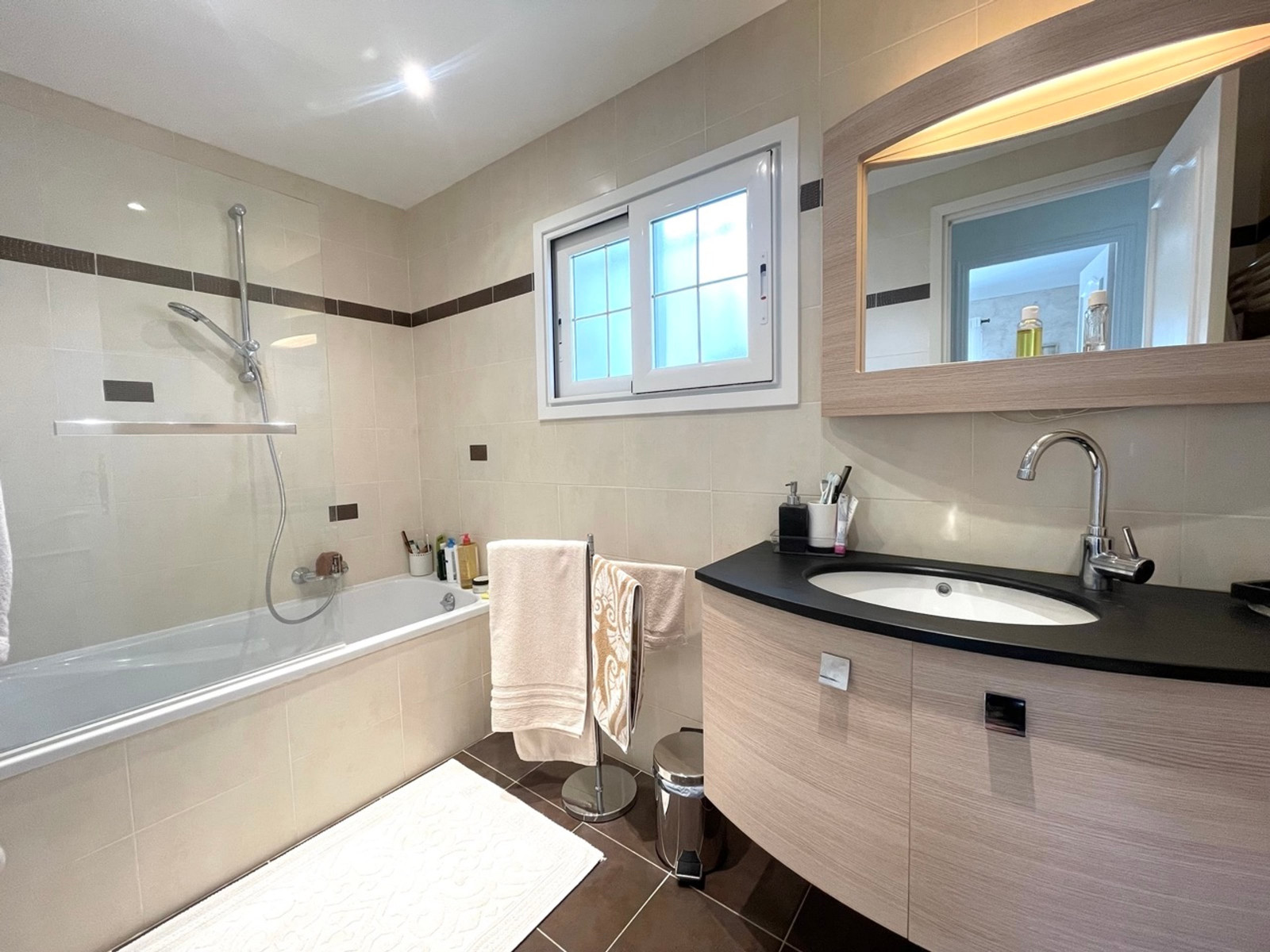 
                                                Vente
                                                 Peillon Village - 4 pièce(s) - 175m2- Vue exceptionnelle - Terrain 2075m2