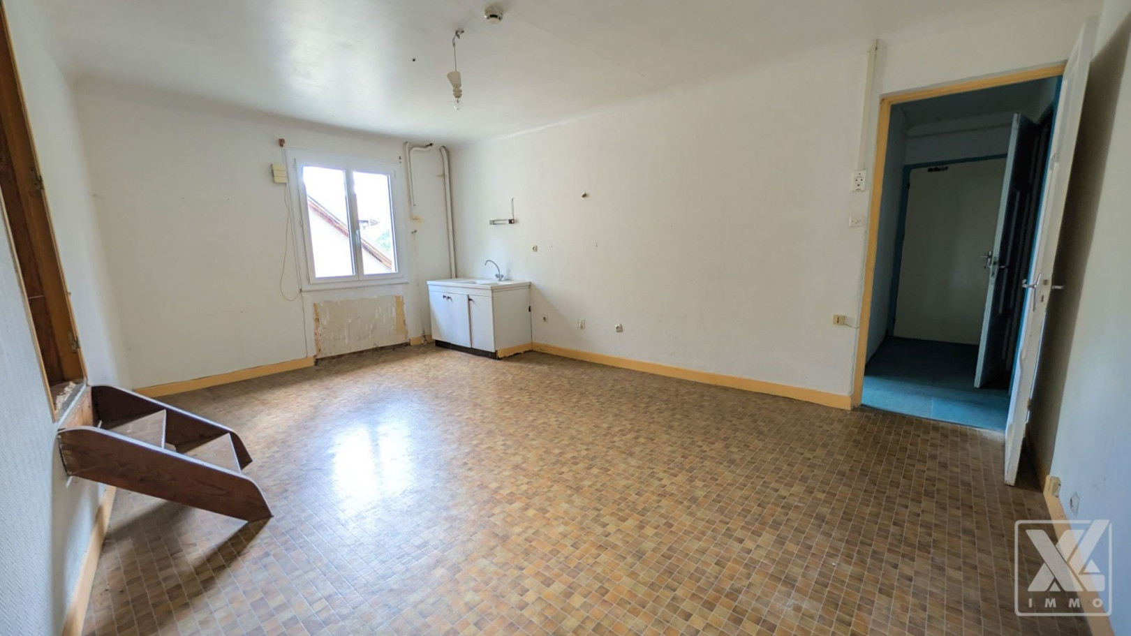 
                                                Vente
                                                 PELVOUX - Appt T3 de 87 m² à rénover