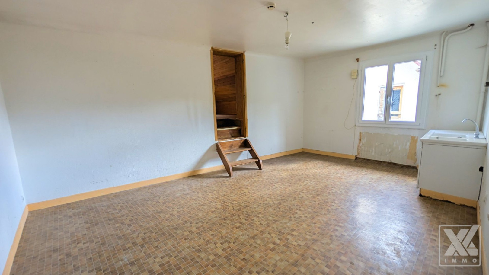 
                                                Vente
                                                 PELVOUX - Appt T3 de 87 m² à rénover