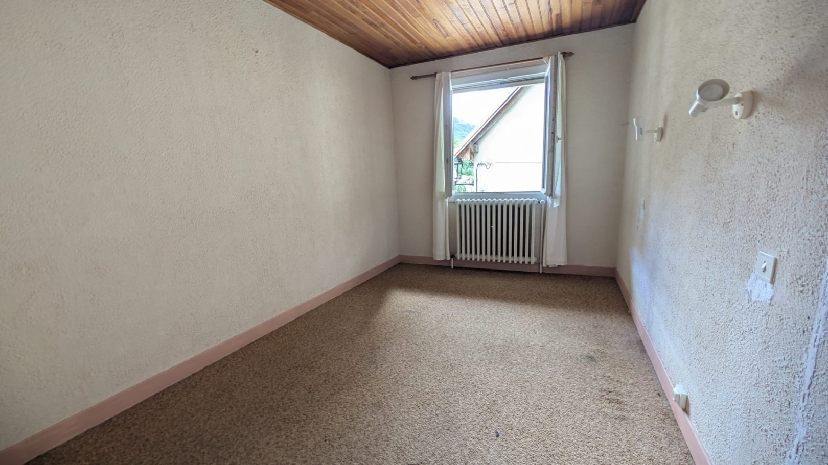 
                                                Vente
                                                 Pelvoux : Beau potentiel pour ce T3 duplex
