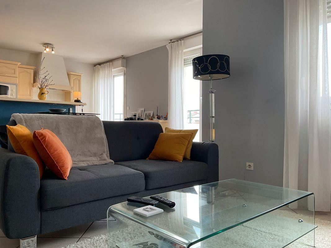 
                                                Location
                                                 Penthouse Lumineux - 1 Chambre -Villerubanne