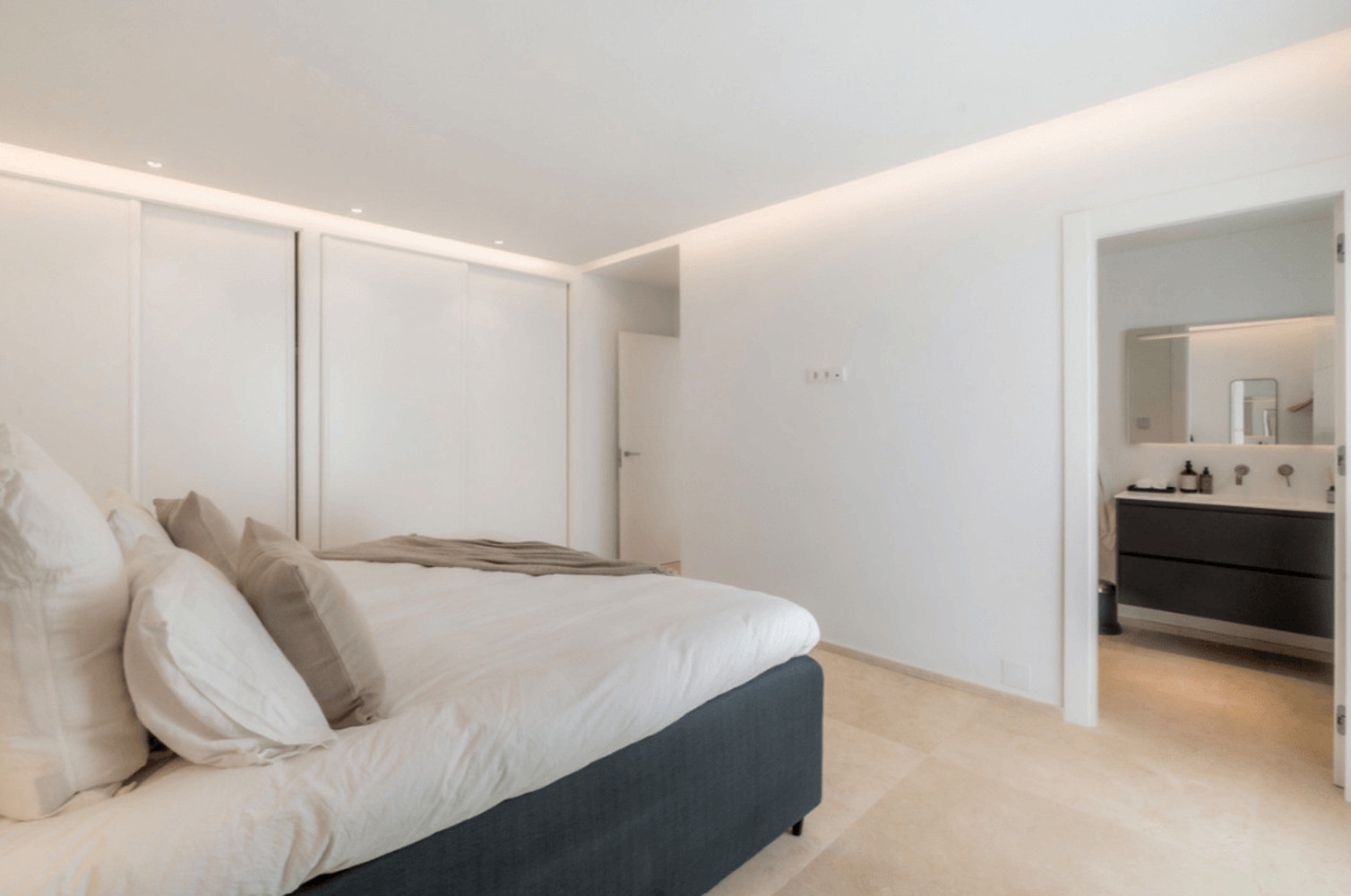 
                                                Vente
                                                 Penthouse sur la Marina de Puerto Banus