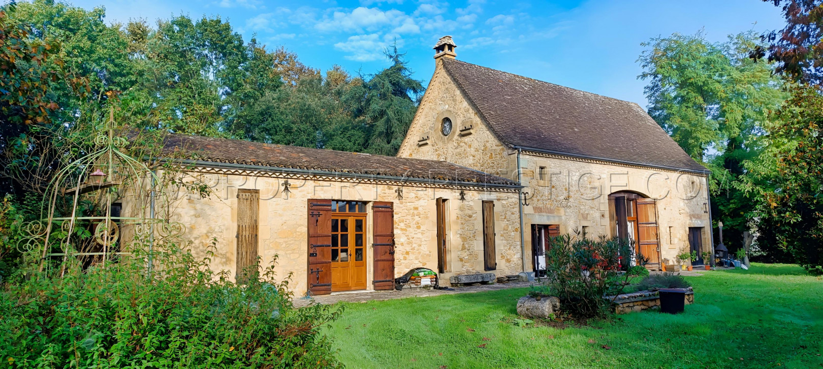 
                                                Vente
                                                 PERIGORD – ANCIEN MOULIN A RENOVER – 5 HA
