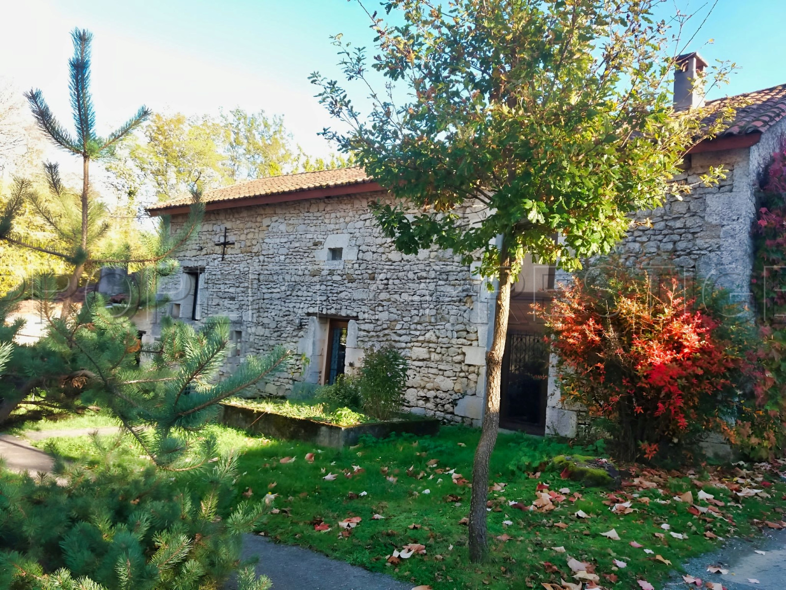 
                                                Vente
                                                 PERIGORD DOMAINE AVEC PRL 24 HA MARIAGES