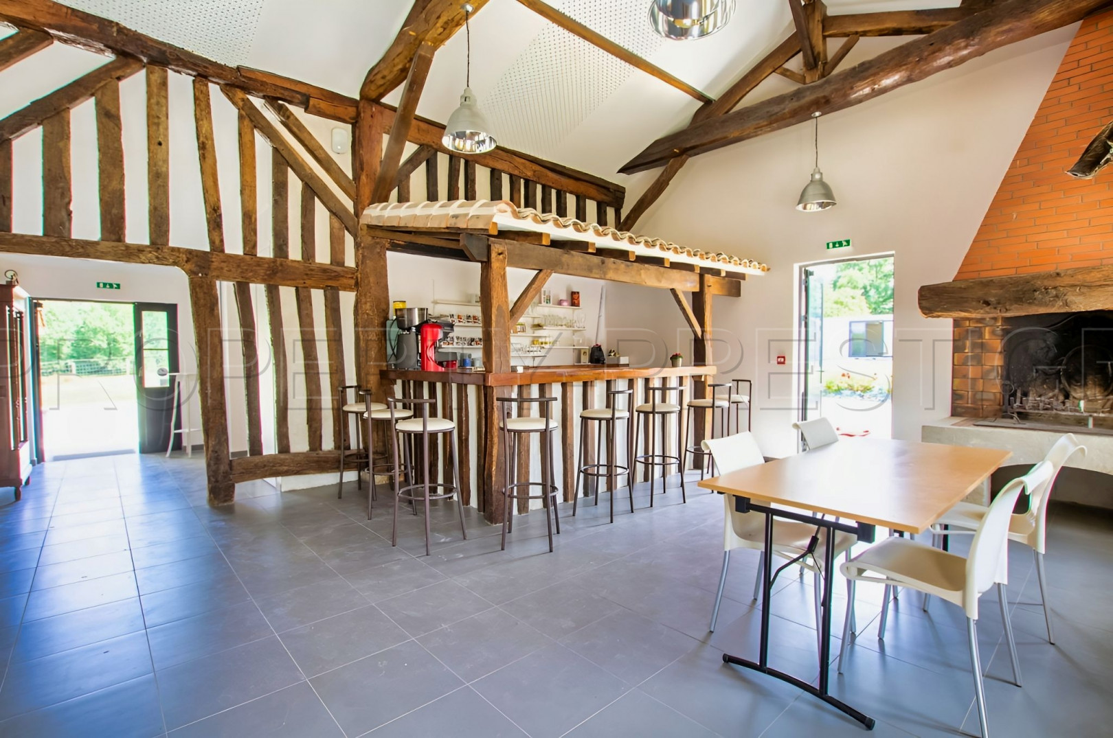 
                                                Vente
                                                 PERIGORD DOMAINE GITES RECEPTIONS CHASSE 100 HA