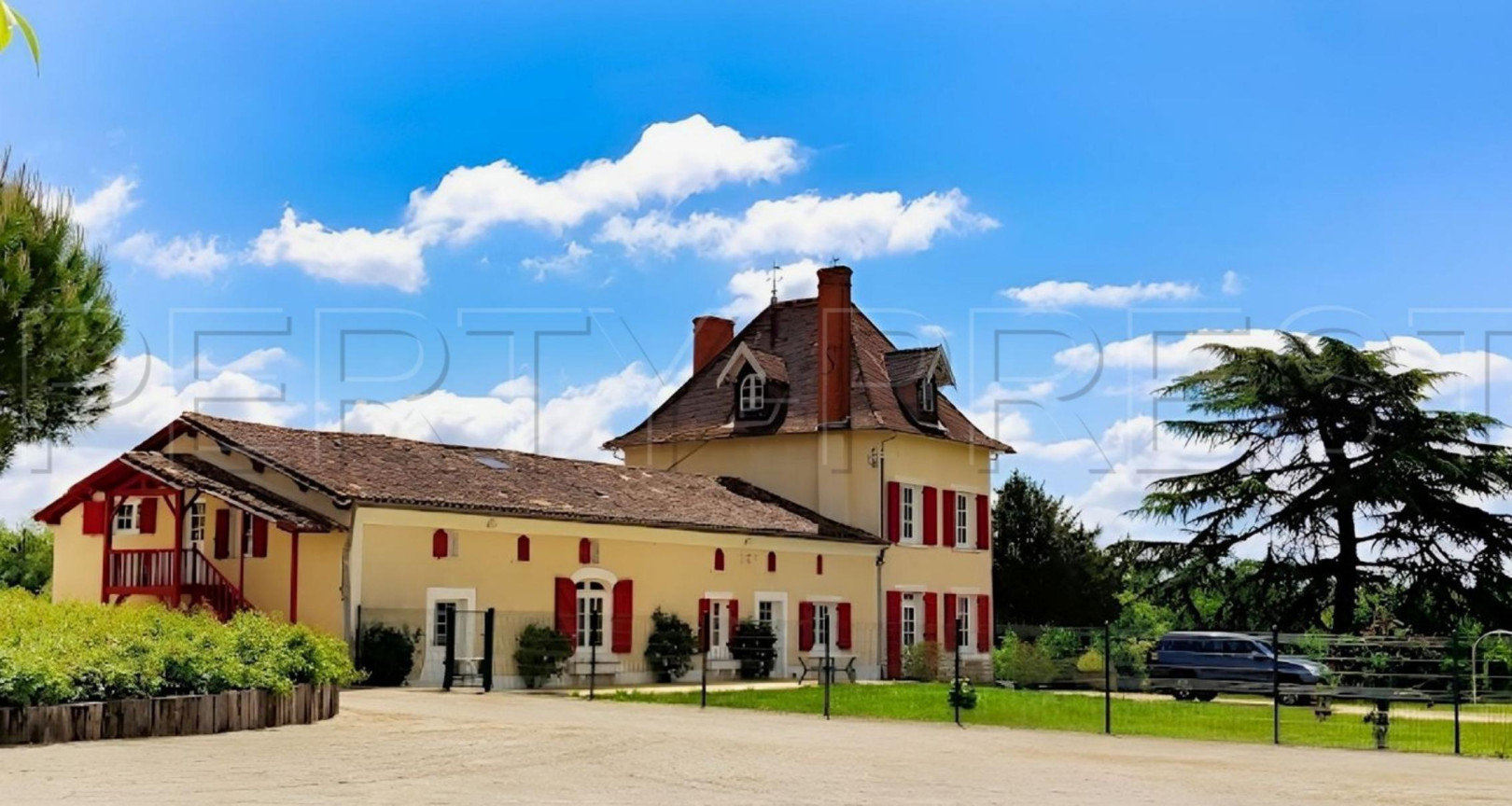 
                                                Vente
                                                 PERIGORD DOMAINE GITES RECEPTIONS CHASSE 100 HA