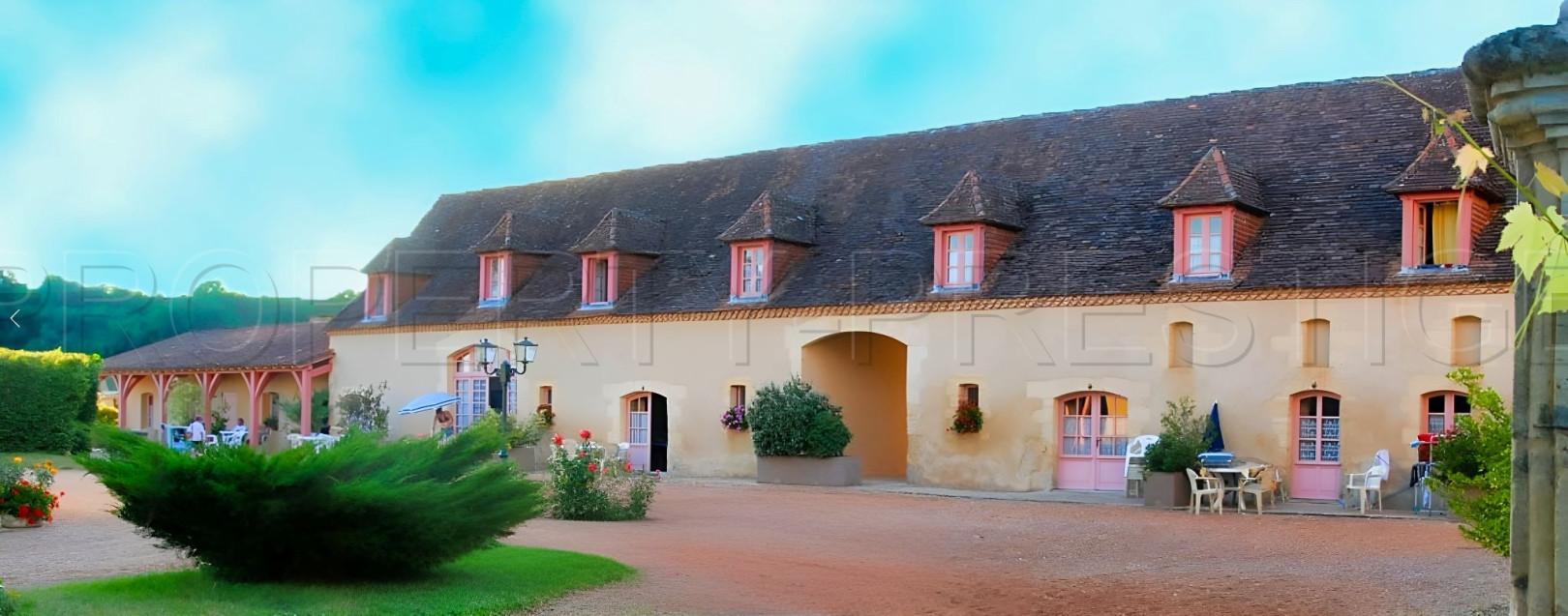 
                                                Vente
                                                 PERIGORD NOIR DOMAINE D’EXCEPTION MARIAGES 100 HA