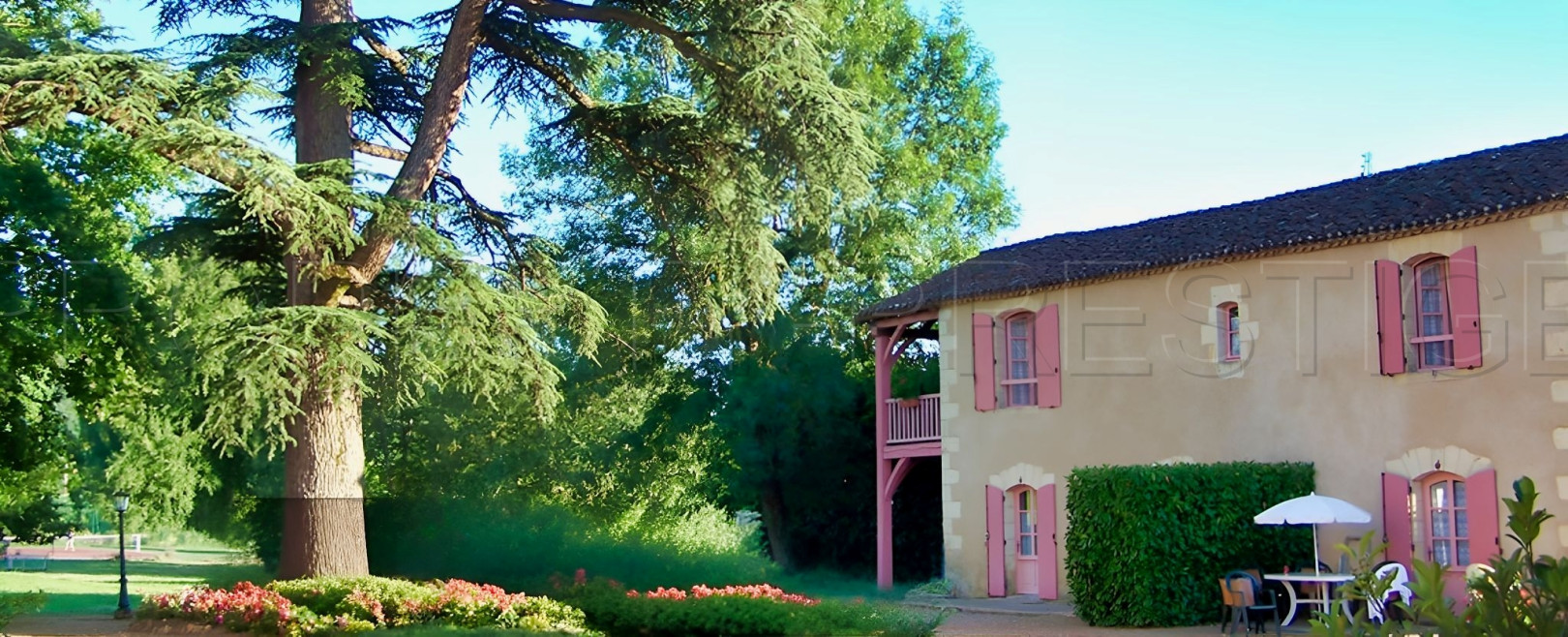 
                                                Vente
                                                 PERIGORD NOIR DOMAINE D’EXCEPTION MARIAGES 100 HA