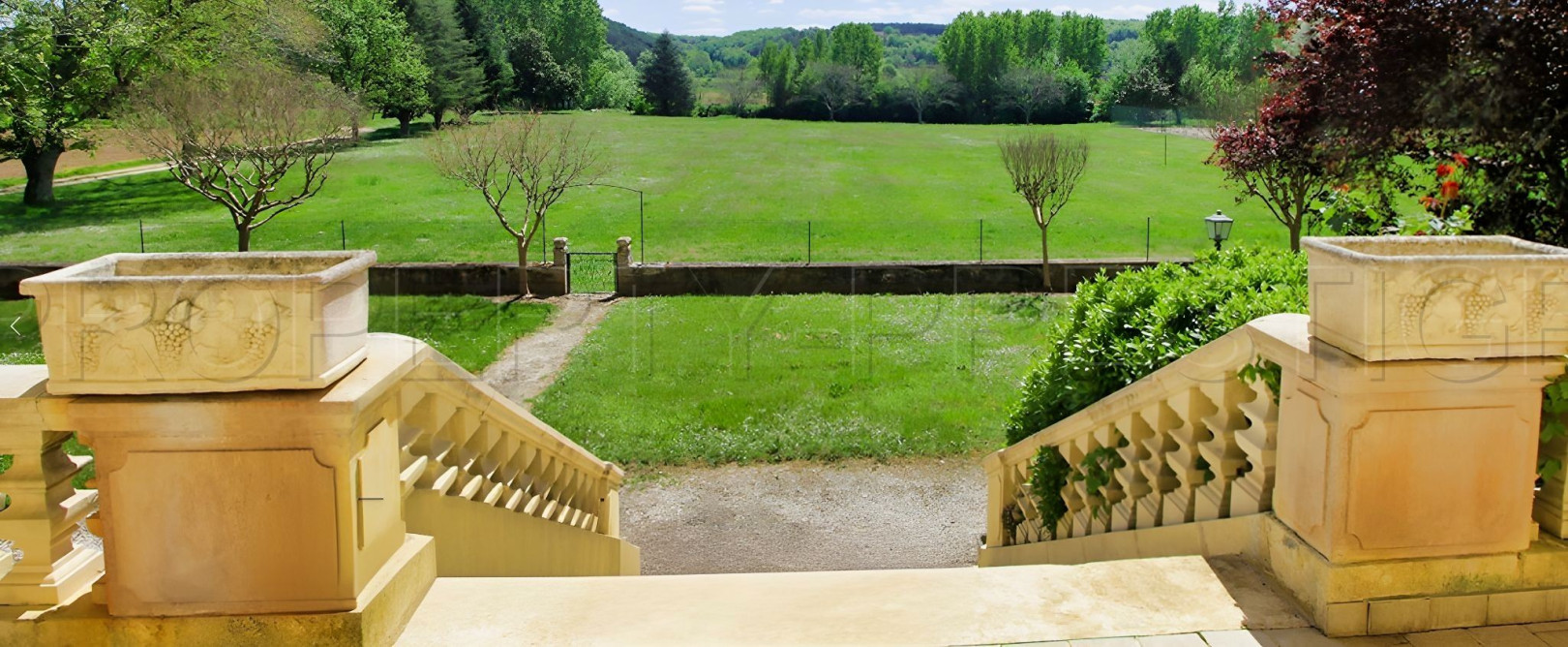 
                                                Vente
                                                 PERIGORD NOIR DOMAINE D’EXCEPTION MARIAGES 60 HA