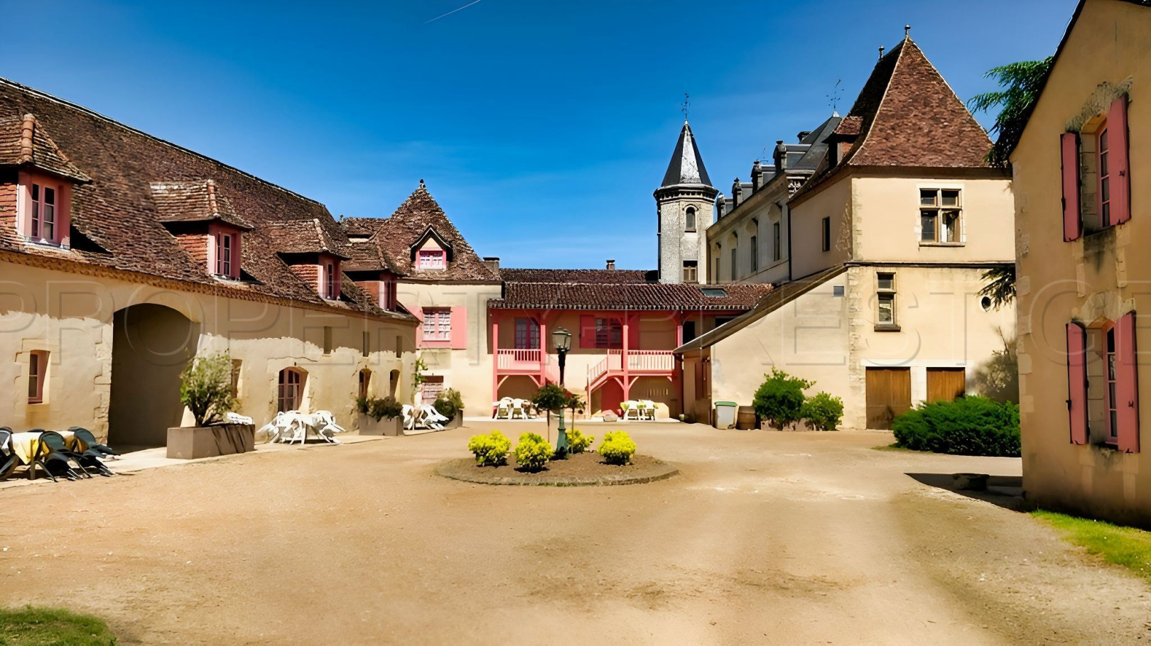 
                                                Vente
                                                 PERIGORD NOIR DOMAINE D’EXCEPTION MARIAGES 60 HA