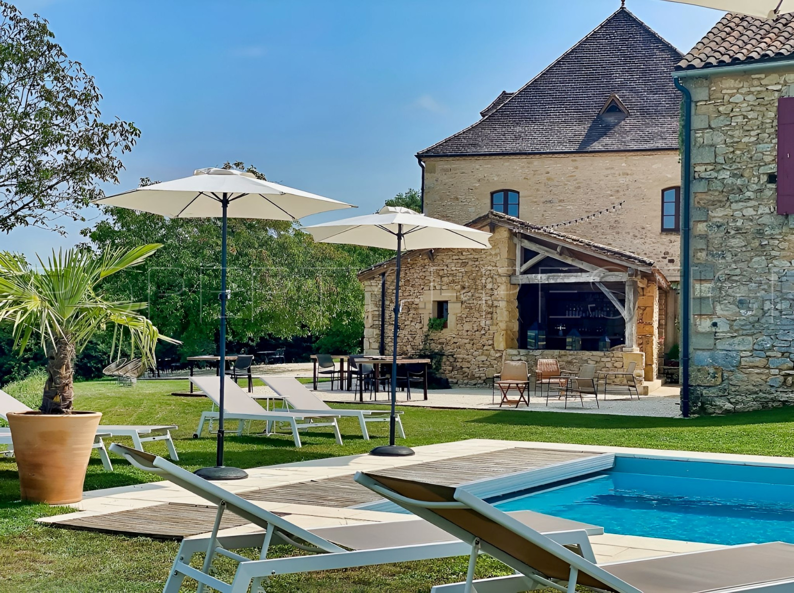 
                                                Vente
                                                 PERIGORD NOIR MANOIR GÎTES CHAMBRES D'HÔTES 27 HA