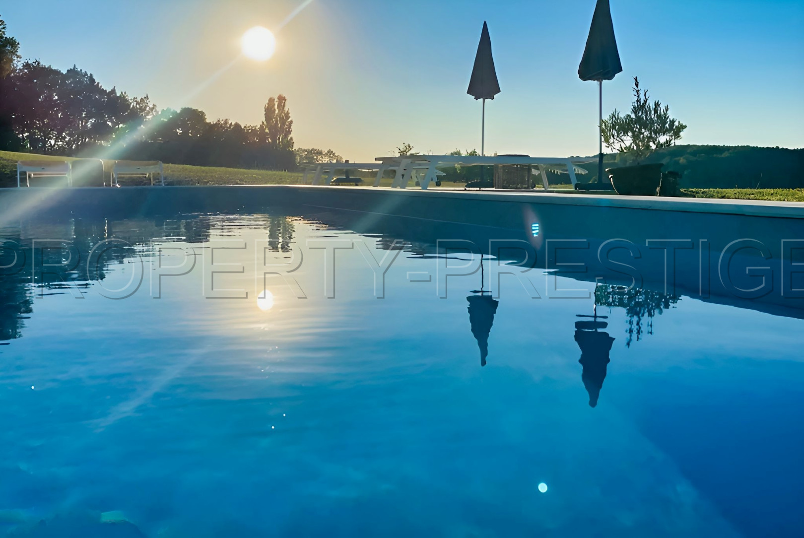 
                                                Vente
                                                 PERIGORD NOIR MANOIR GÎTES CHAMBRES D'HÔTES 27 HA