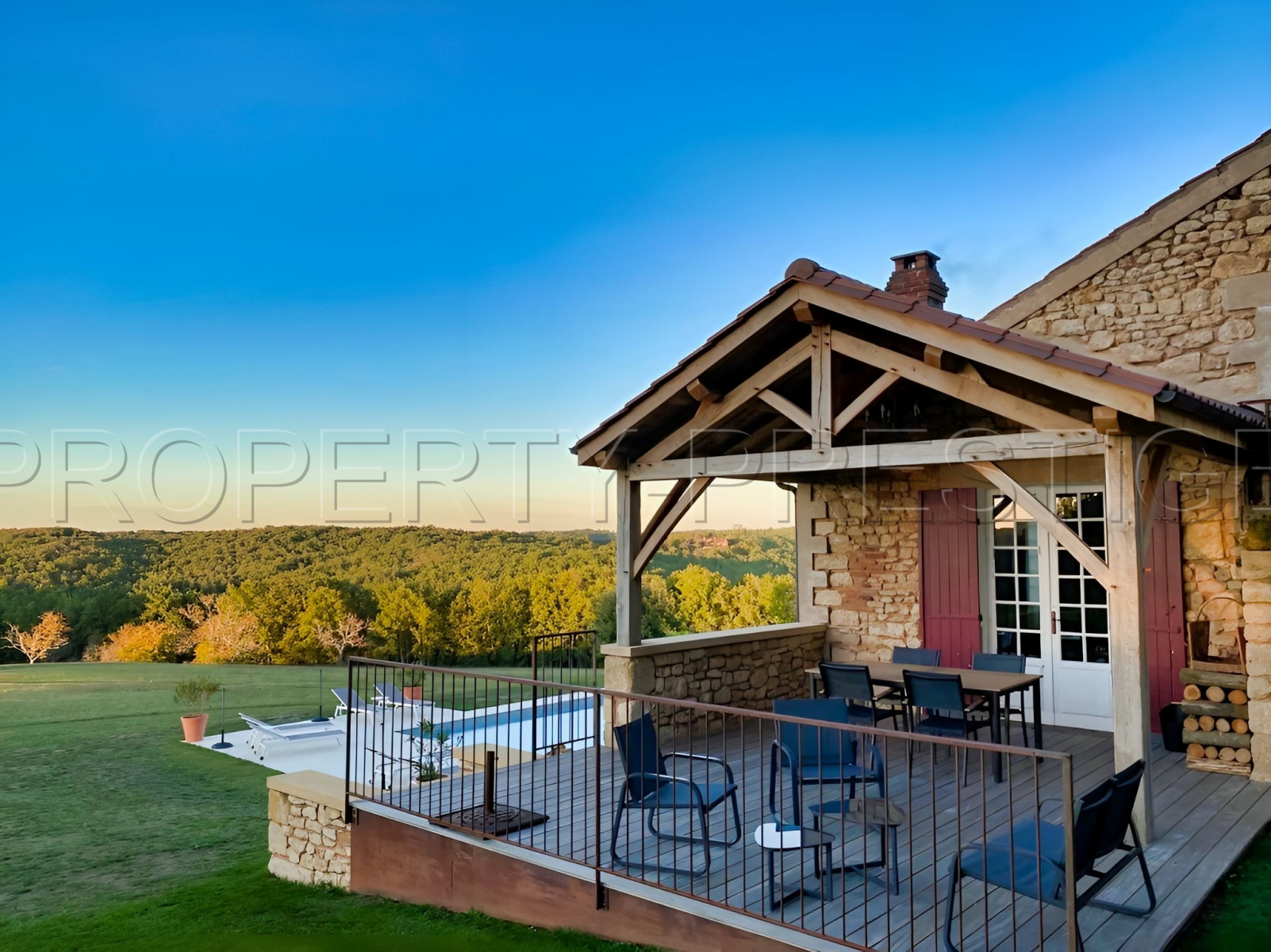 
                                                Vente
                                                 PERIGORD NOIR MANOIR GÎTES CHAMBRES D'HÔTES 27 HA
