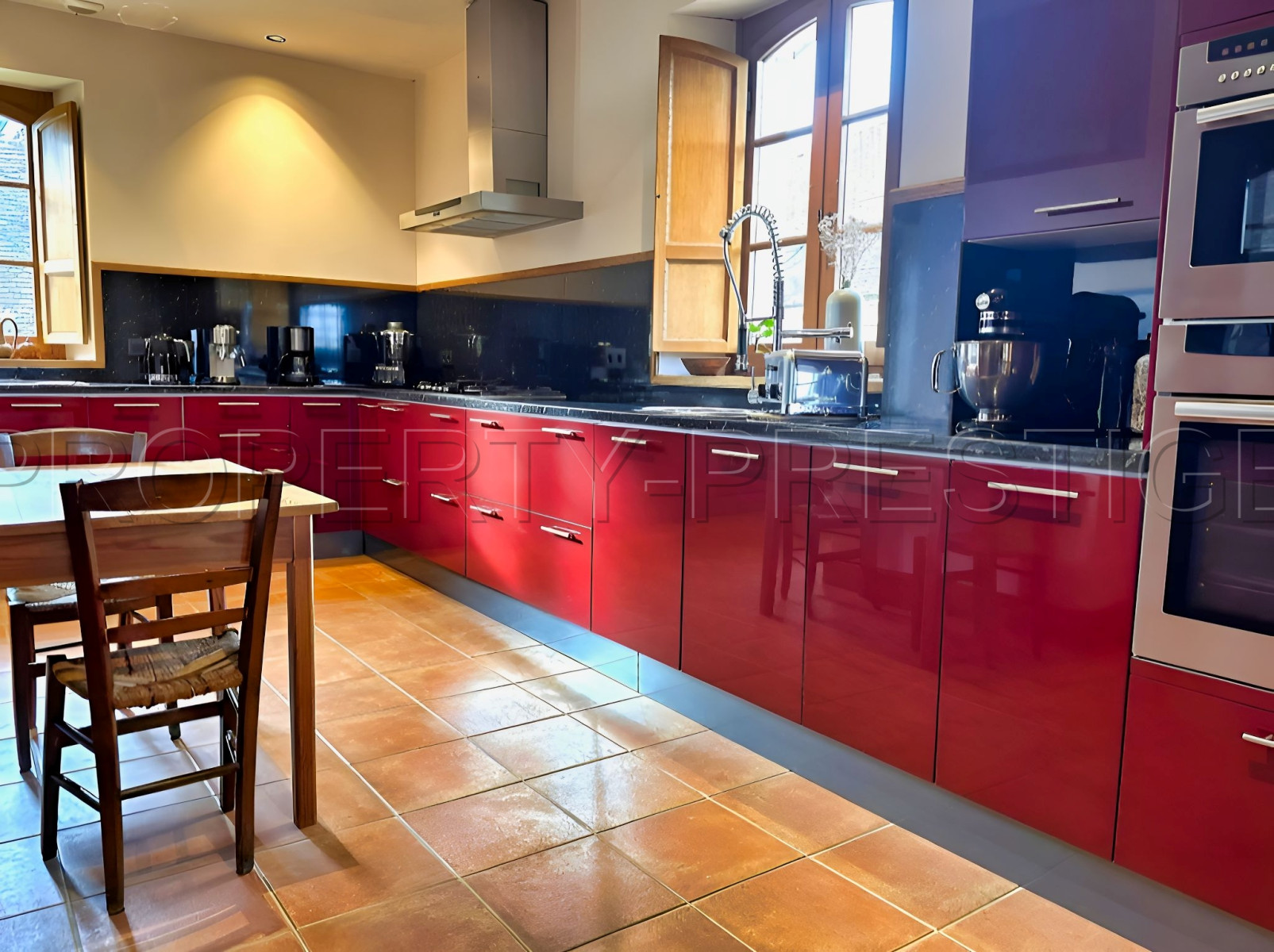 
                                                Vente
                                                 PERIGORD NOIR MANOIR GÎTES CHAMBRES D'HÔTES 27 HA