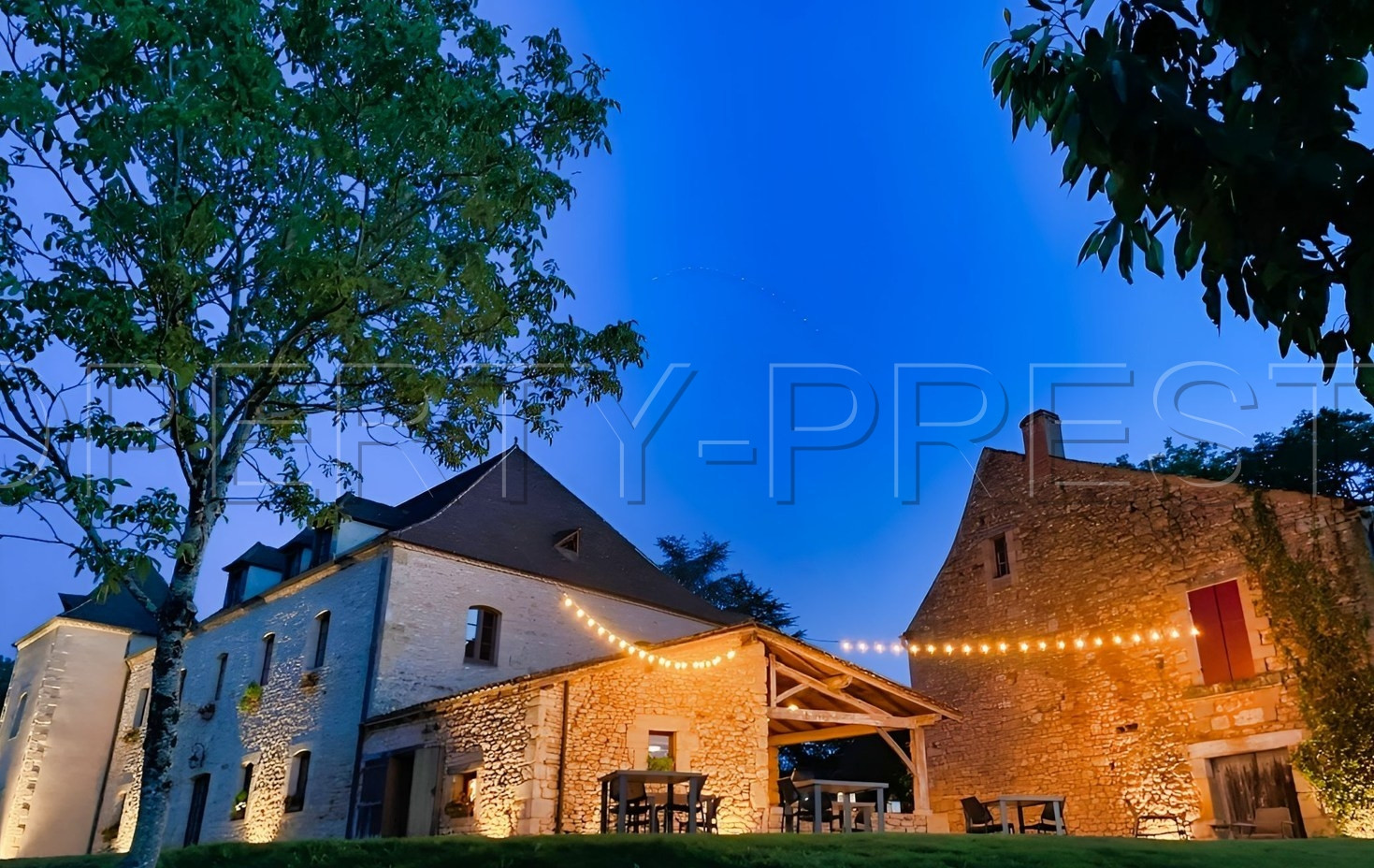 
                                                Vente
                                                 PERIGORD NOIR MANOIR GÎTES CHAMBRES D'HÔTES 27 HA