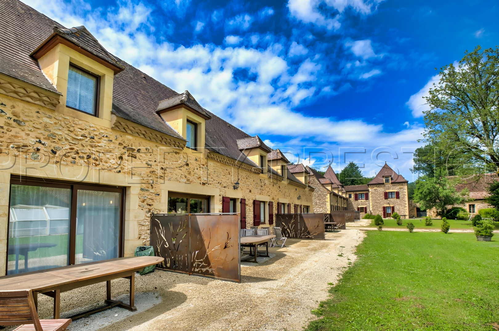 
                                                Vente
                                                 PERIGORD PROPRIETE 23 HA GITES RIVIERE ETANG