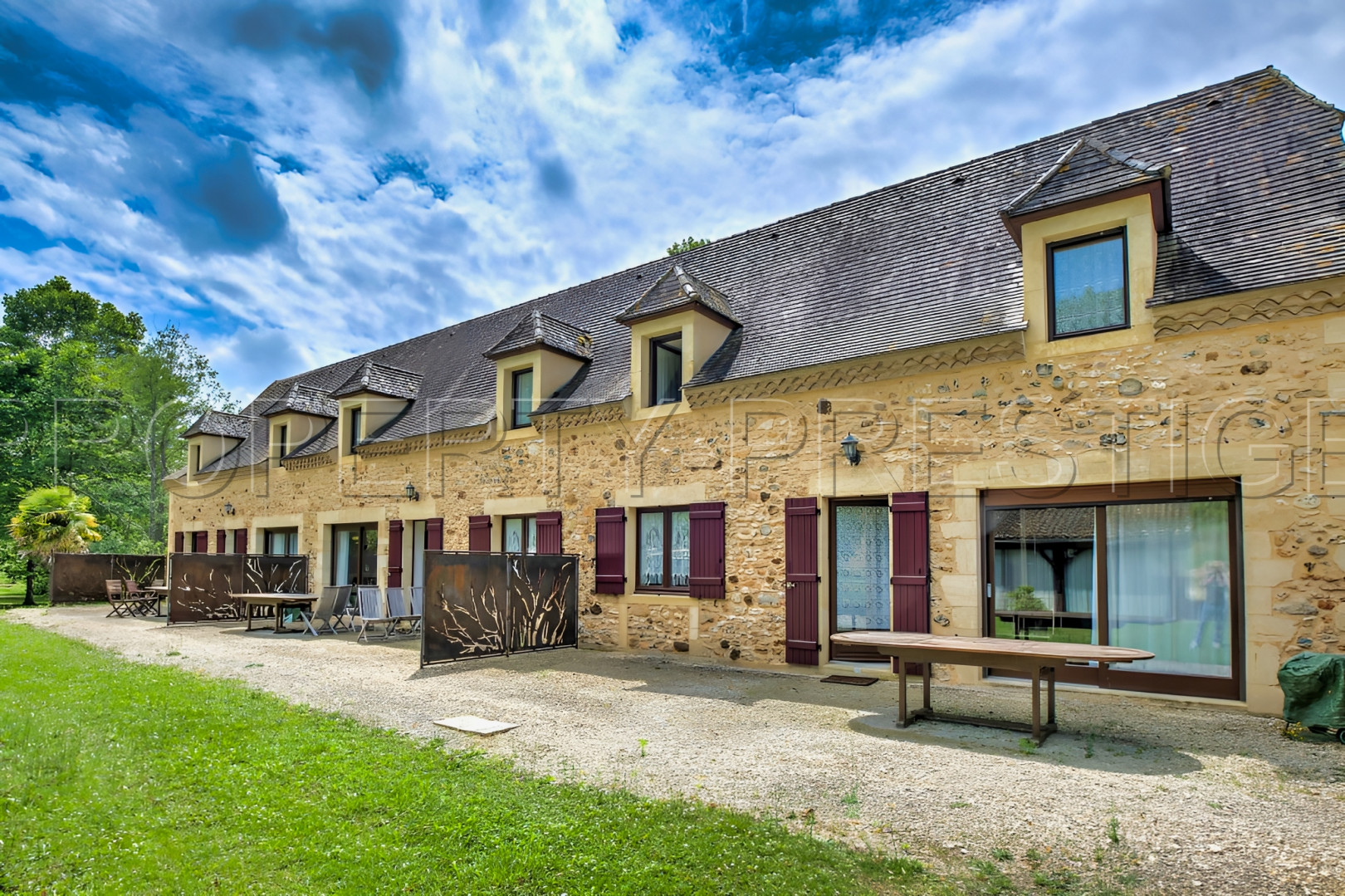 
                                                Vente
                                                 PERIGORD PROPRIETE 23 HA GITES RIVIERE ETANG