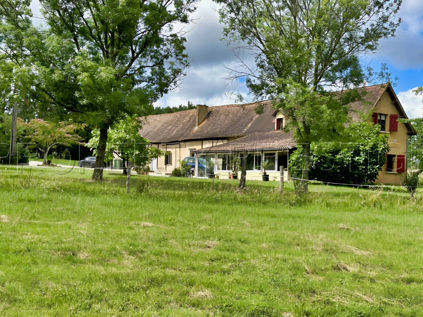 
                                                Vente
                                                 PERIGORD PROPRIETE RURALE 10 HA ETANG