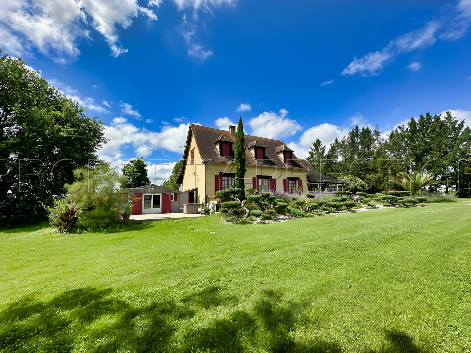 
                                                Vente
                                                 PERIGORD PROPRIETE RURALE 10 HA ETANG