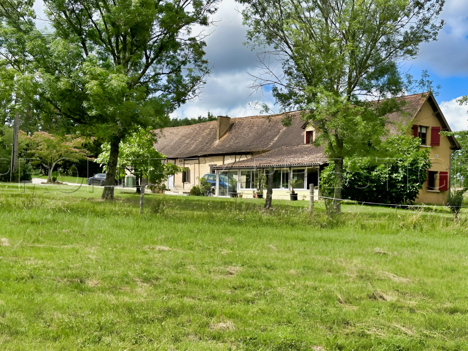 
                                                Vente
                                                 PERIGORD PROPRIETE RURALE 10 HA ETANG
