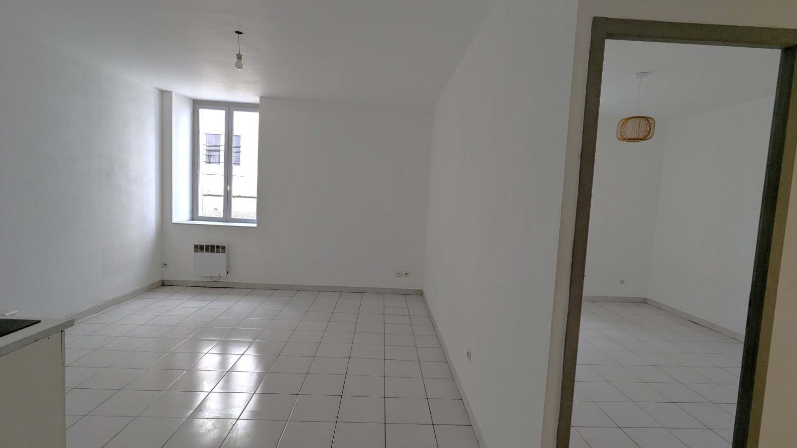 
                                                Location
                                                 PERRACHE, proche gare, UCLY, F2 TB état, au calme