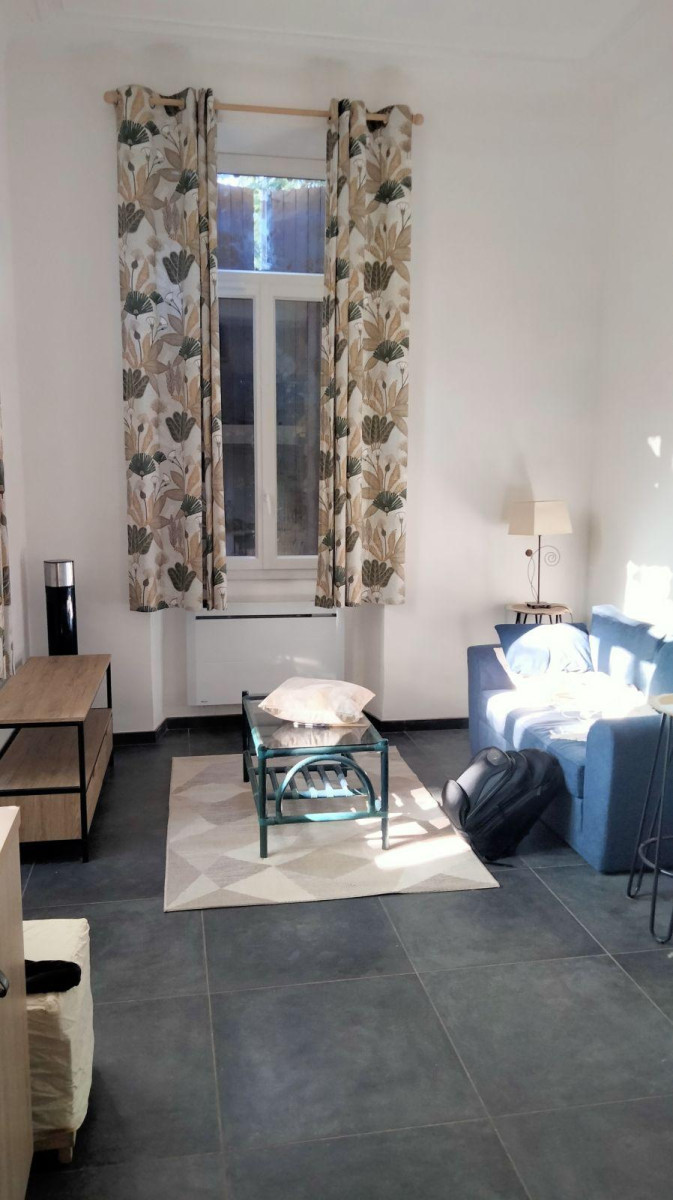 
                                                Location
                                                 Petit appartement au vert et au calme