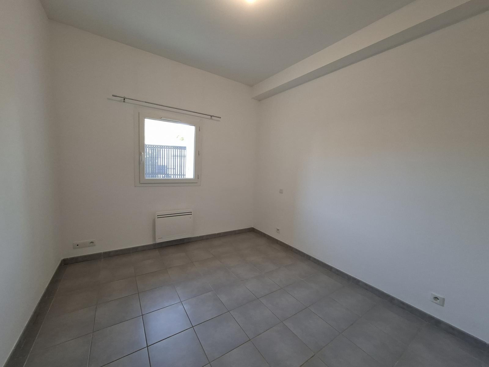 
                                                Location
                                                 Petit appartement avec jardin et terrasse et park