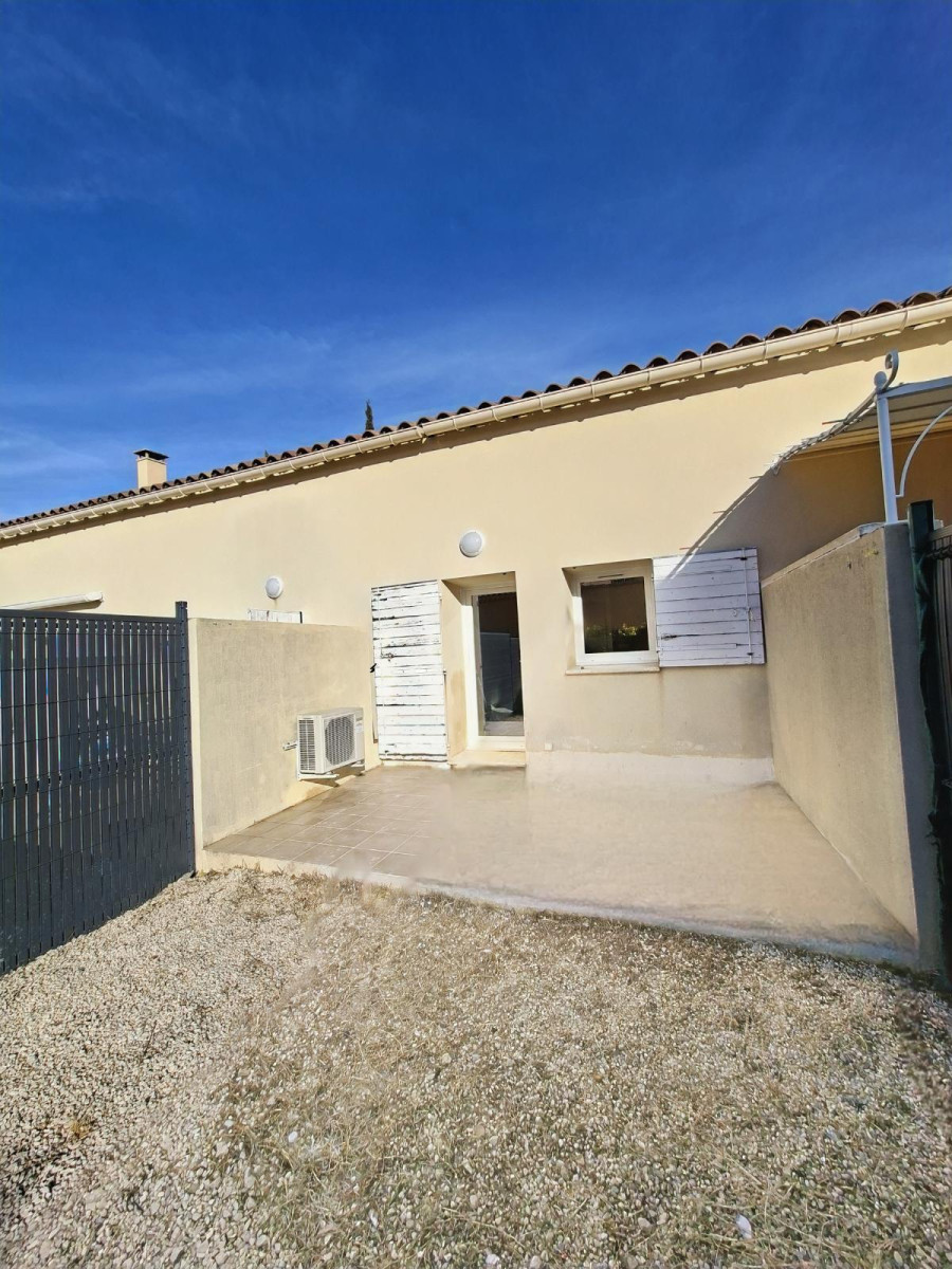 
                                                Location
                                                 Petit appartement avec jardin et terrasse et park