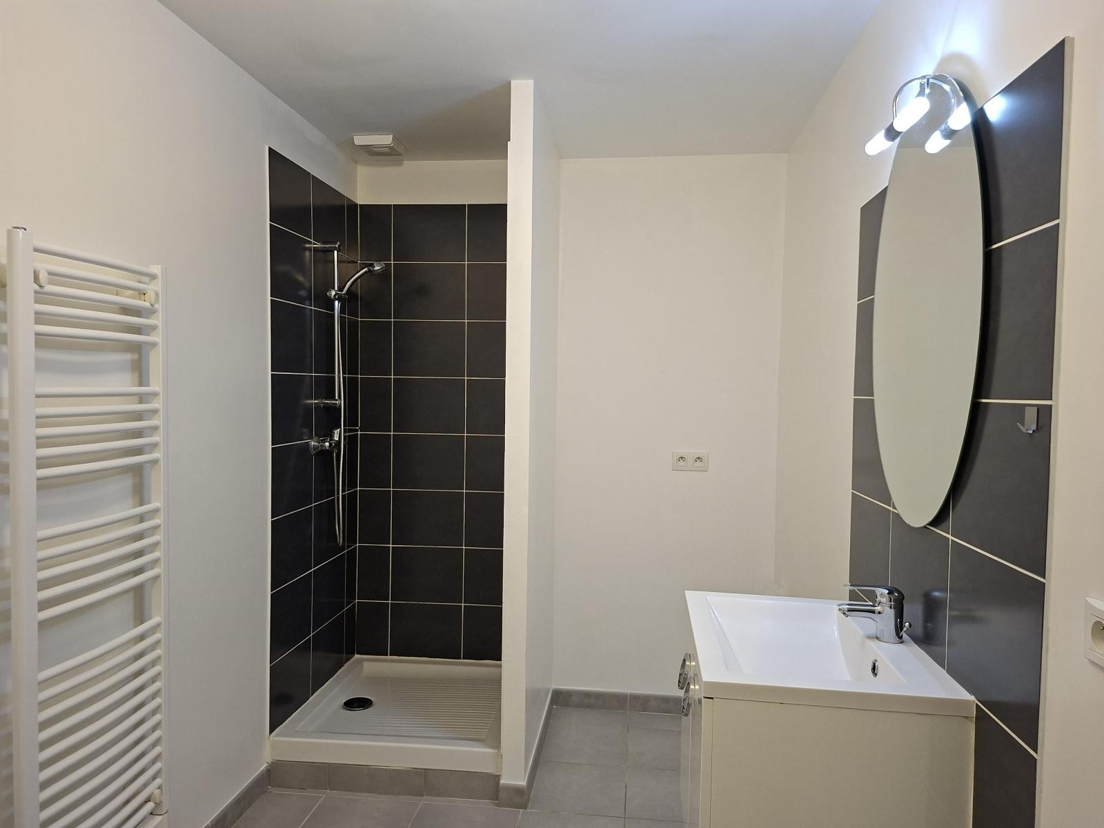 
                                                Location
                                                 Petit appartement avec jardin et terrasse et park