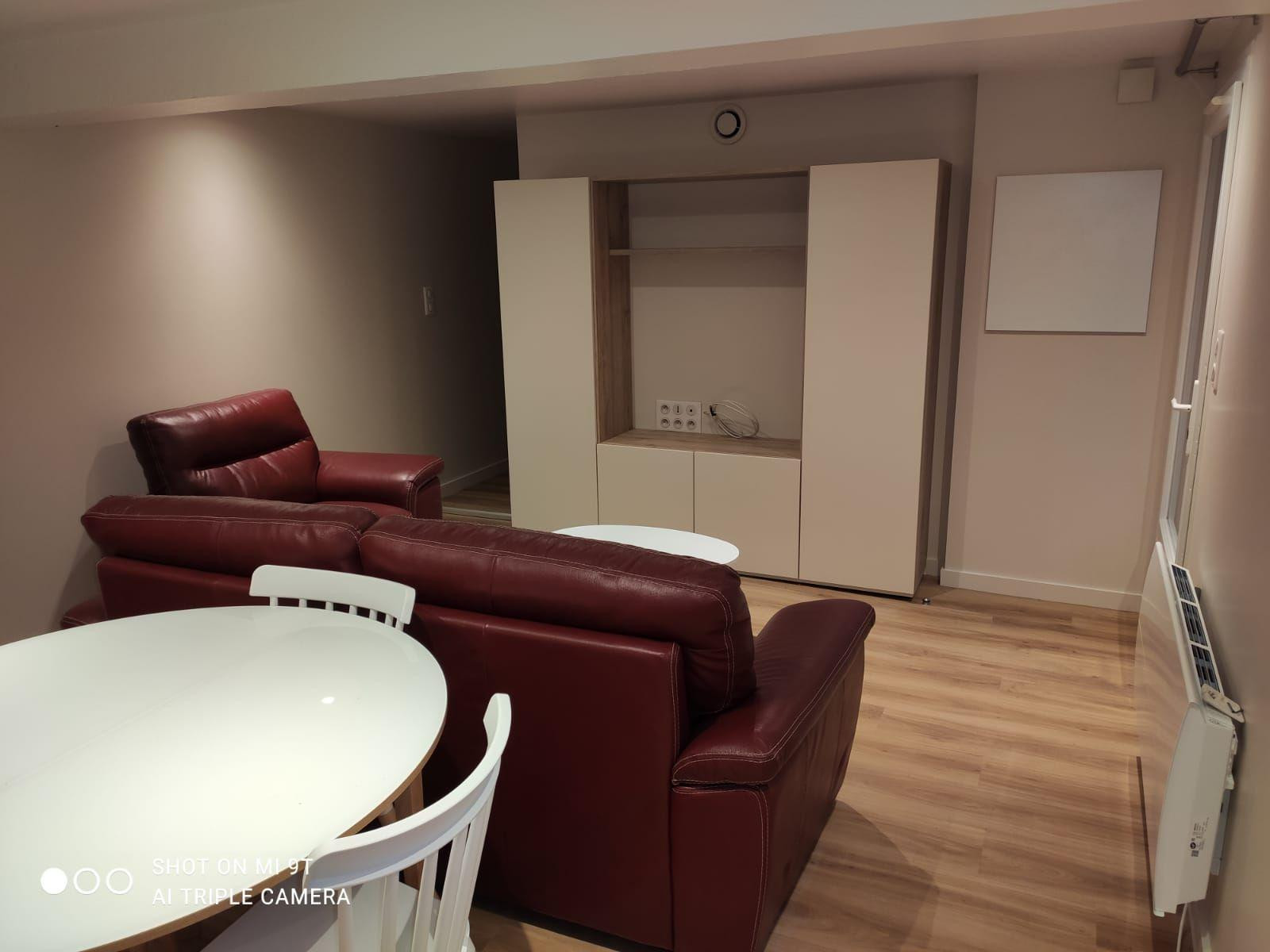 
                                                Location
                                                 Petit appartement chaleureux